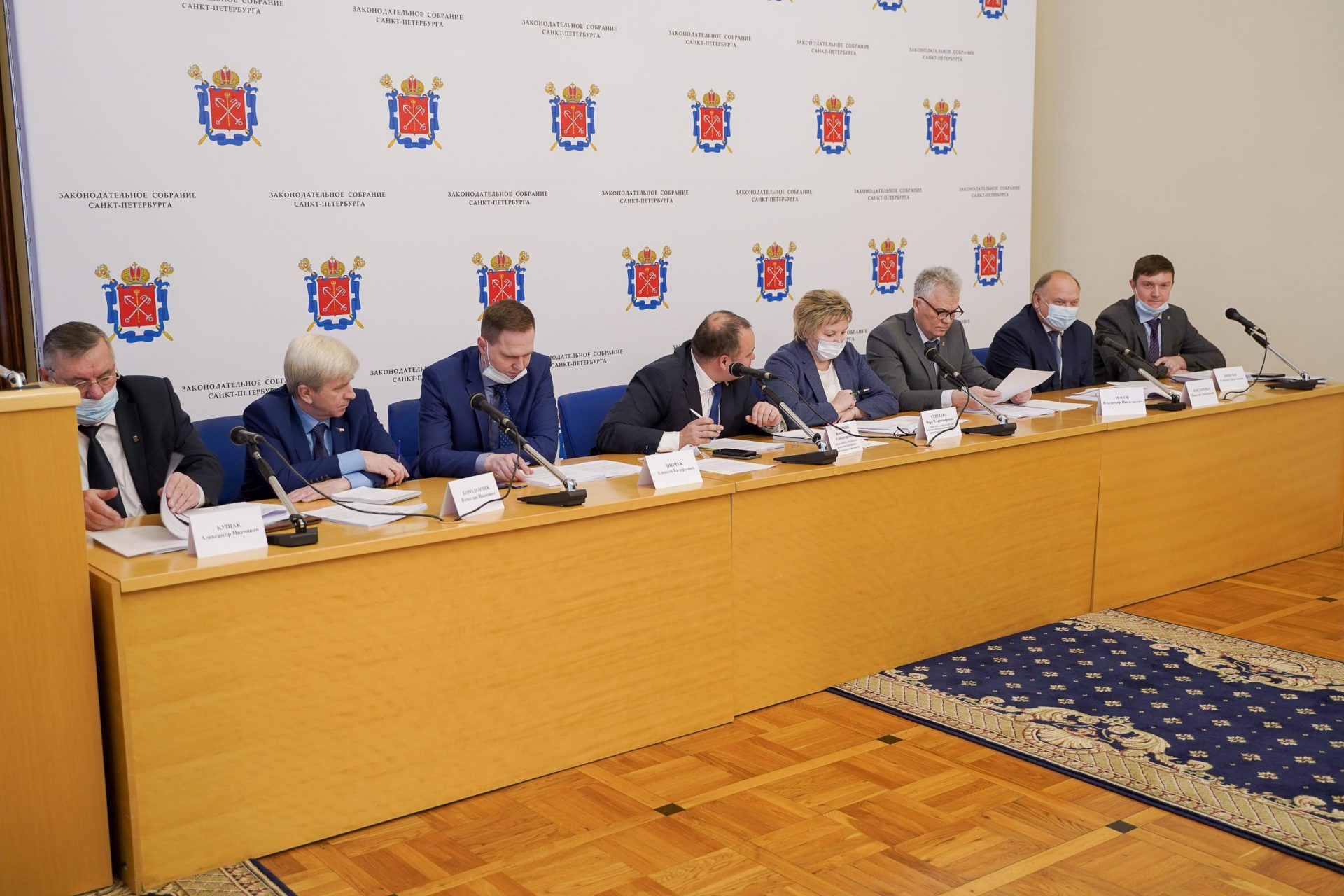 Депутаты рассмотрели вопрос о бюджете Петербурга и ряд федеральных законопроектов