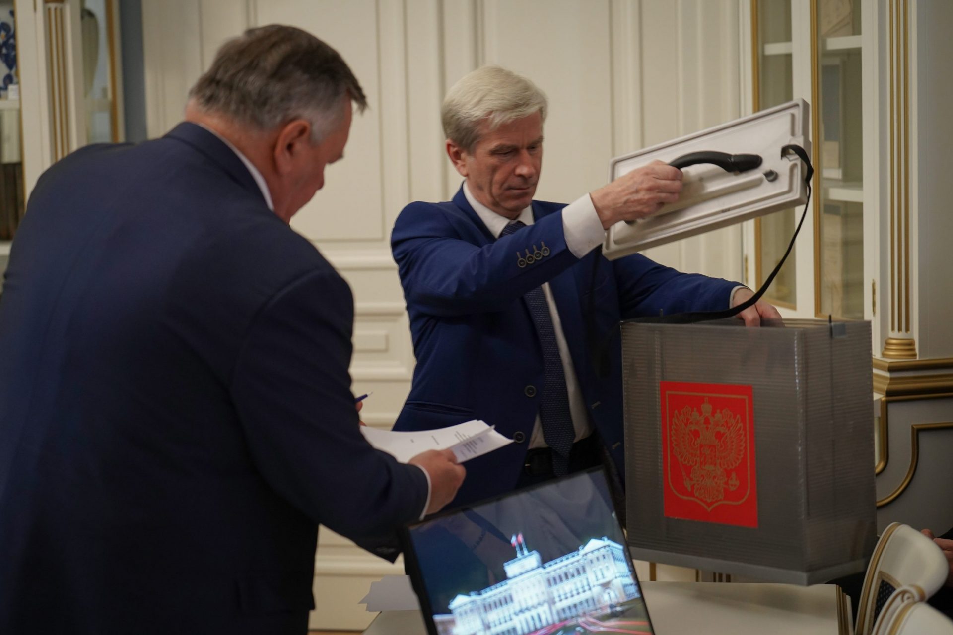 Законодательное Собрание рассмотрит проект постановления о подготовке избрания петербургского омбудсмена
