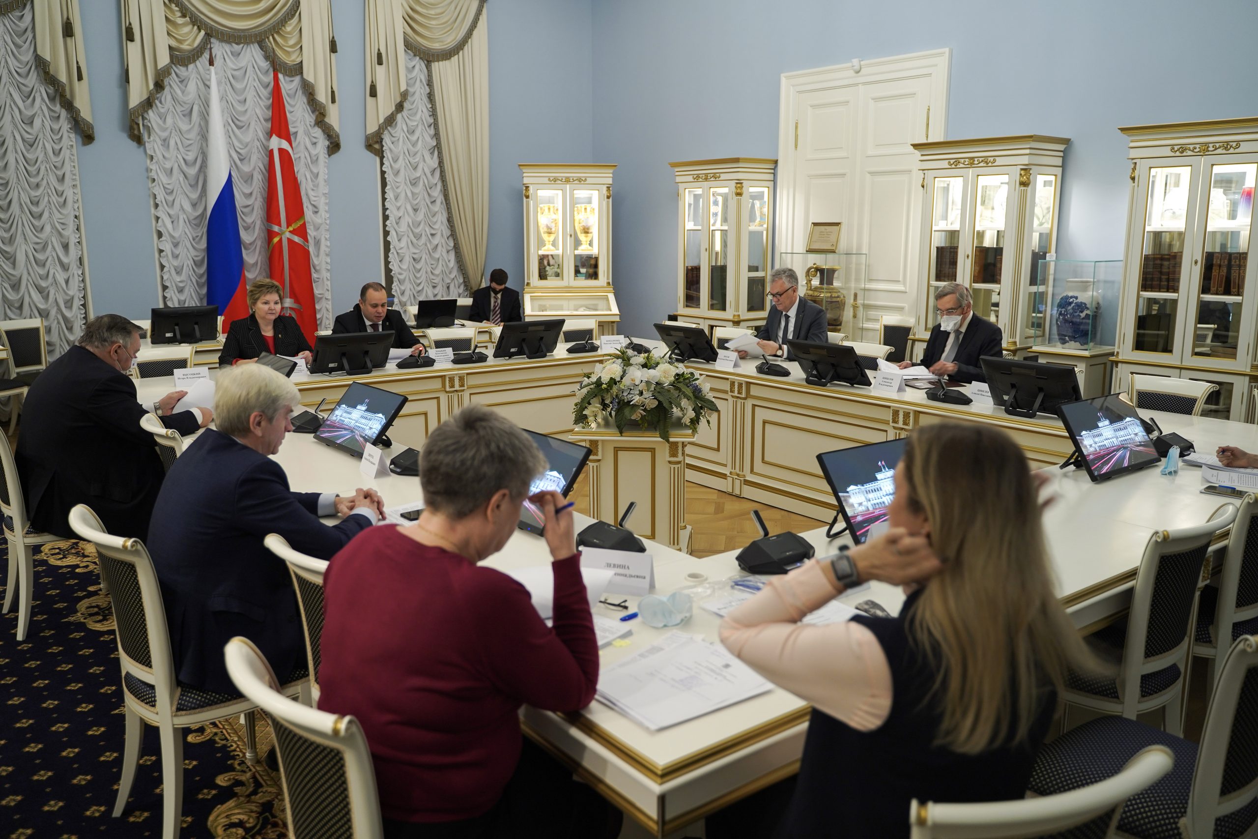 Комиссия рассмотрела ряд федеральных законопроектов