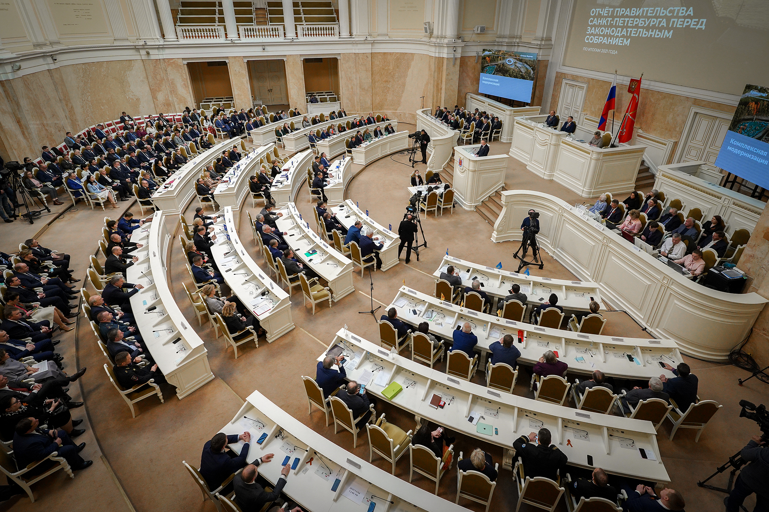 Белый зал в Законодательном собрании Санкт-Петербурга