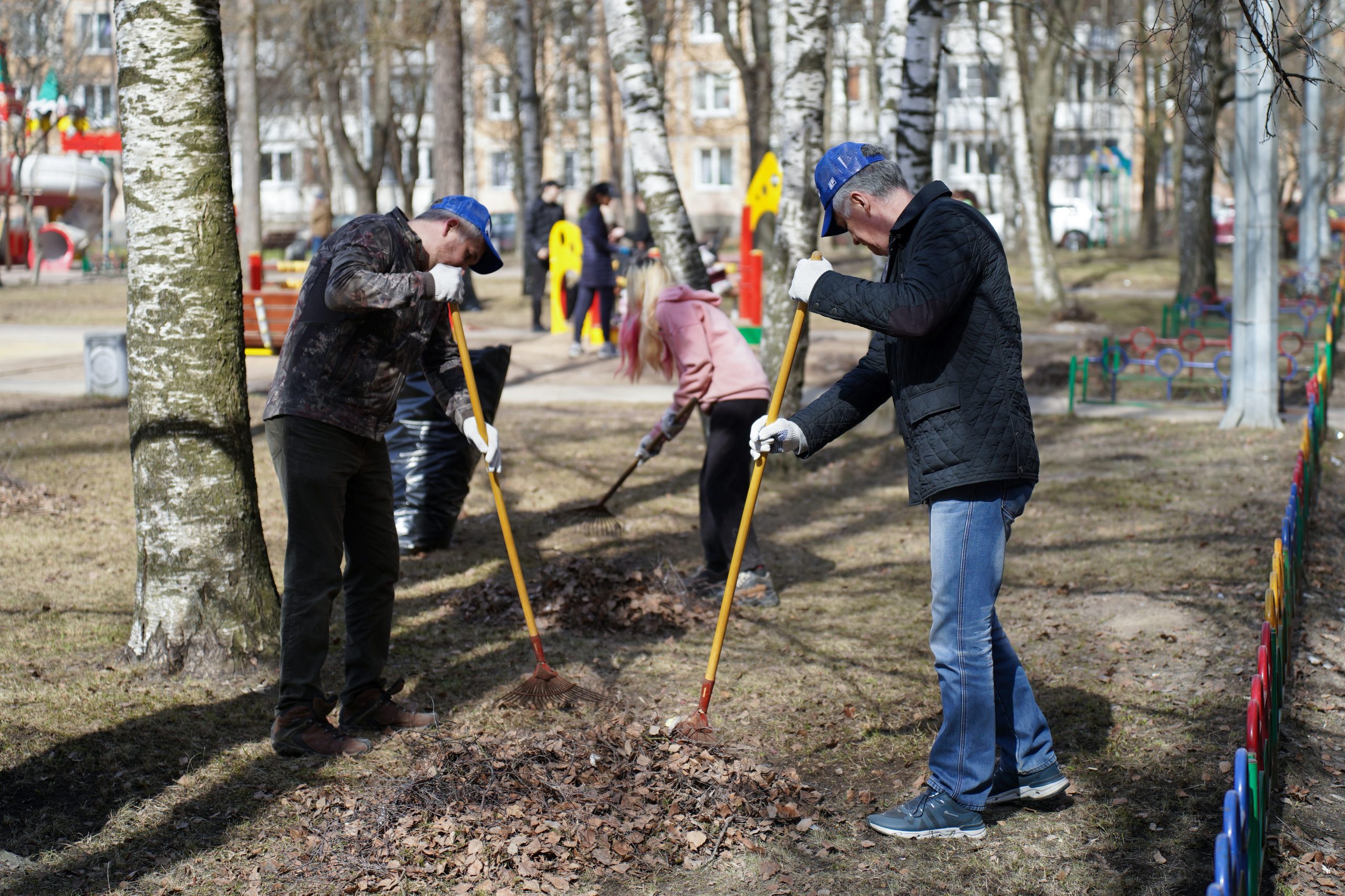 Все на субботник - депутат ЗАКСа Носов В.Н.