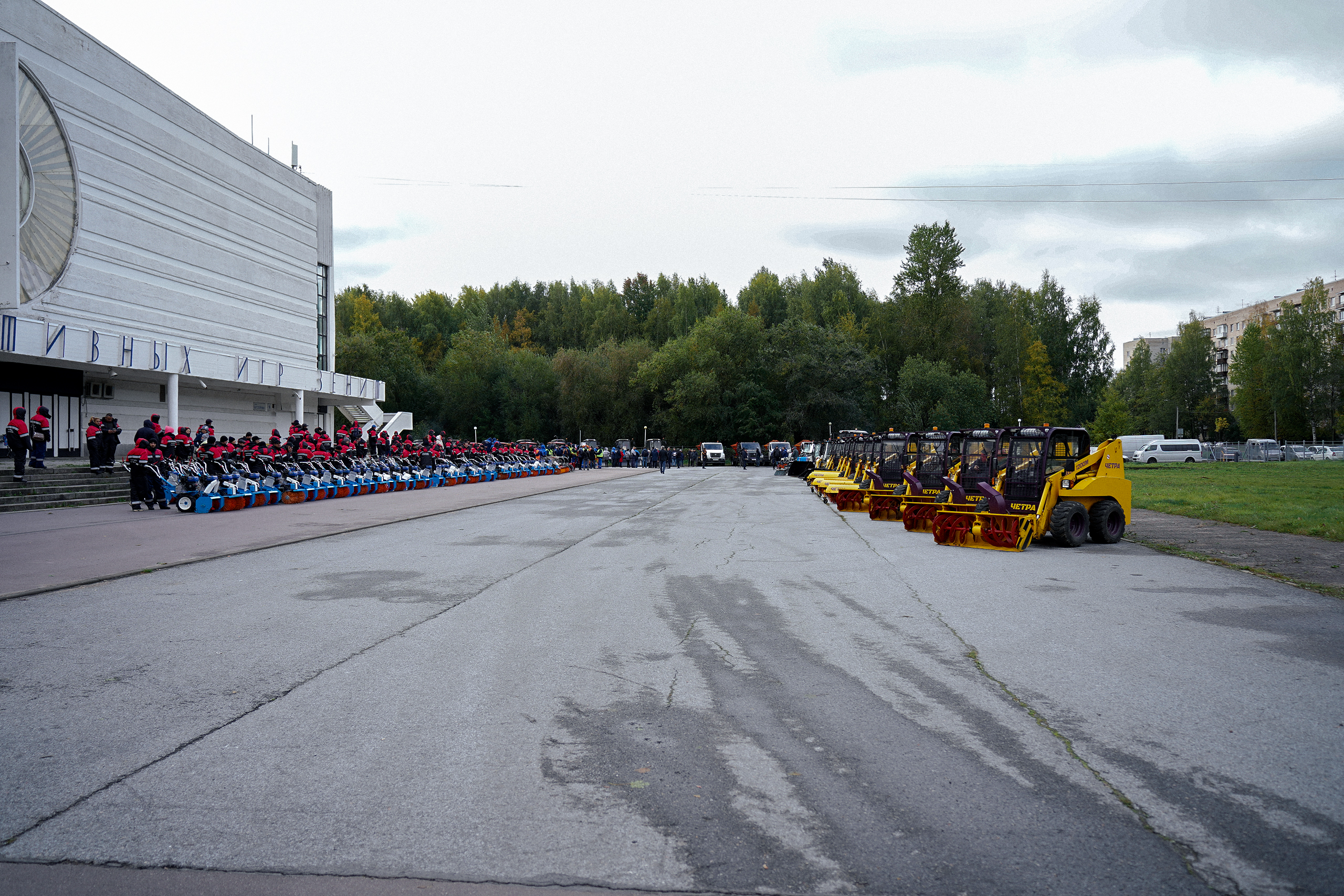 В Калининском районе провели смотр готовности уборочной техники к работе в осенне-зимний период 2023 года