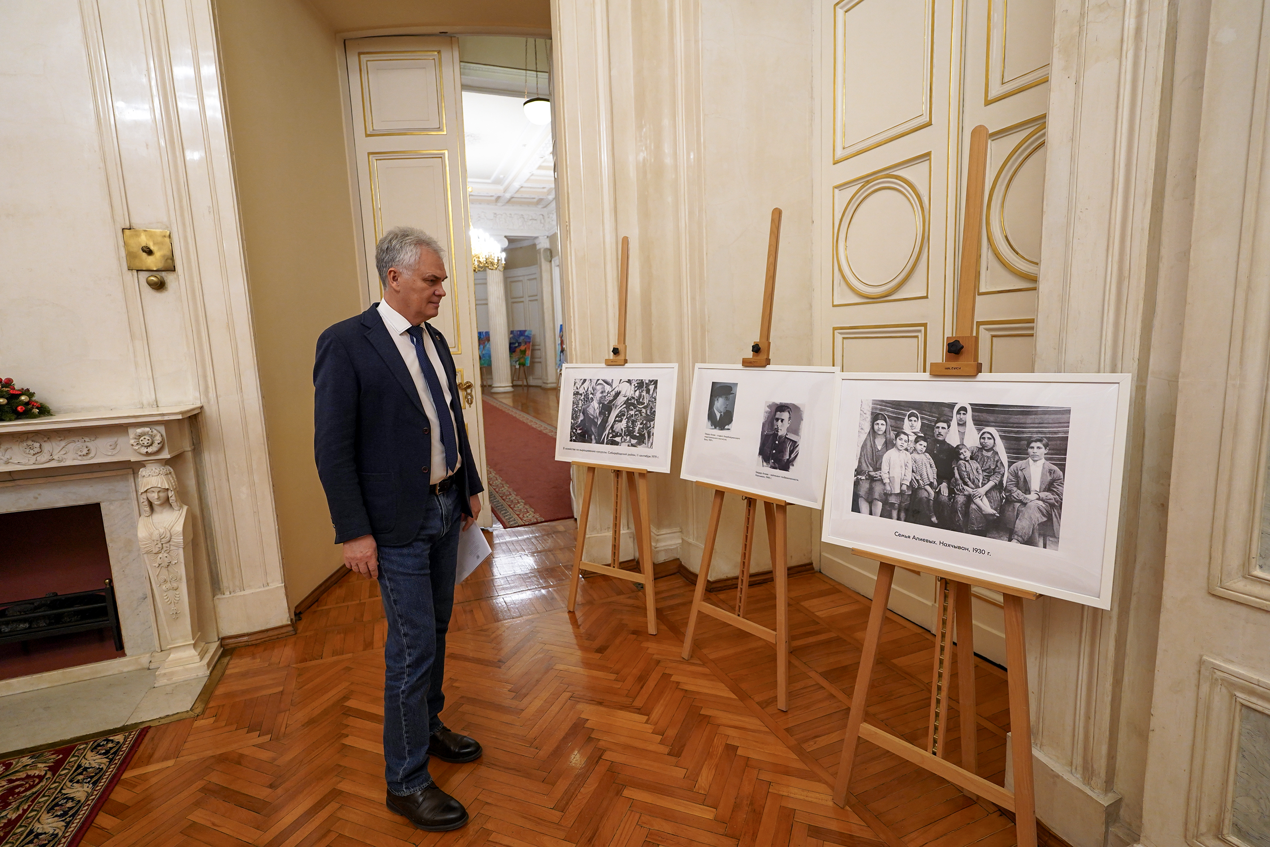 В честь 100-летия Гейдара Алиева в петербургском парламенте открылась выставка и состоялся вечер памяти