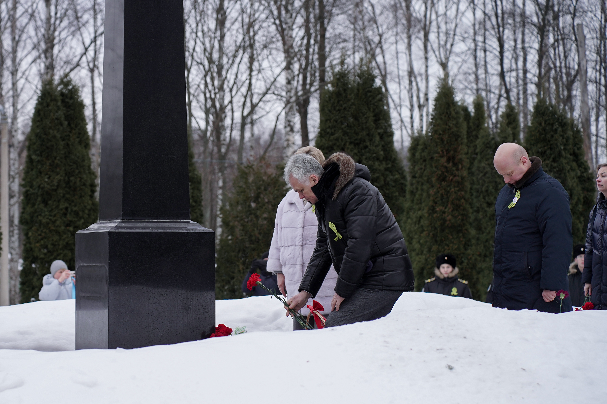 Торжественно-траурная церемония возложения венков и цветов к братским захоронениям на Богословском кладбище