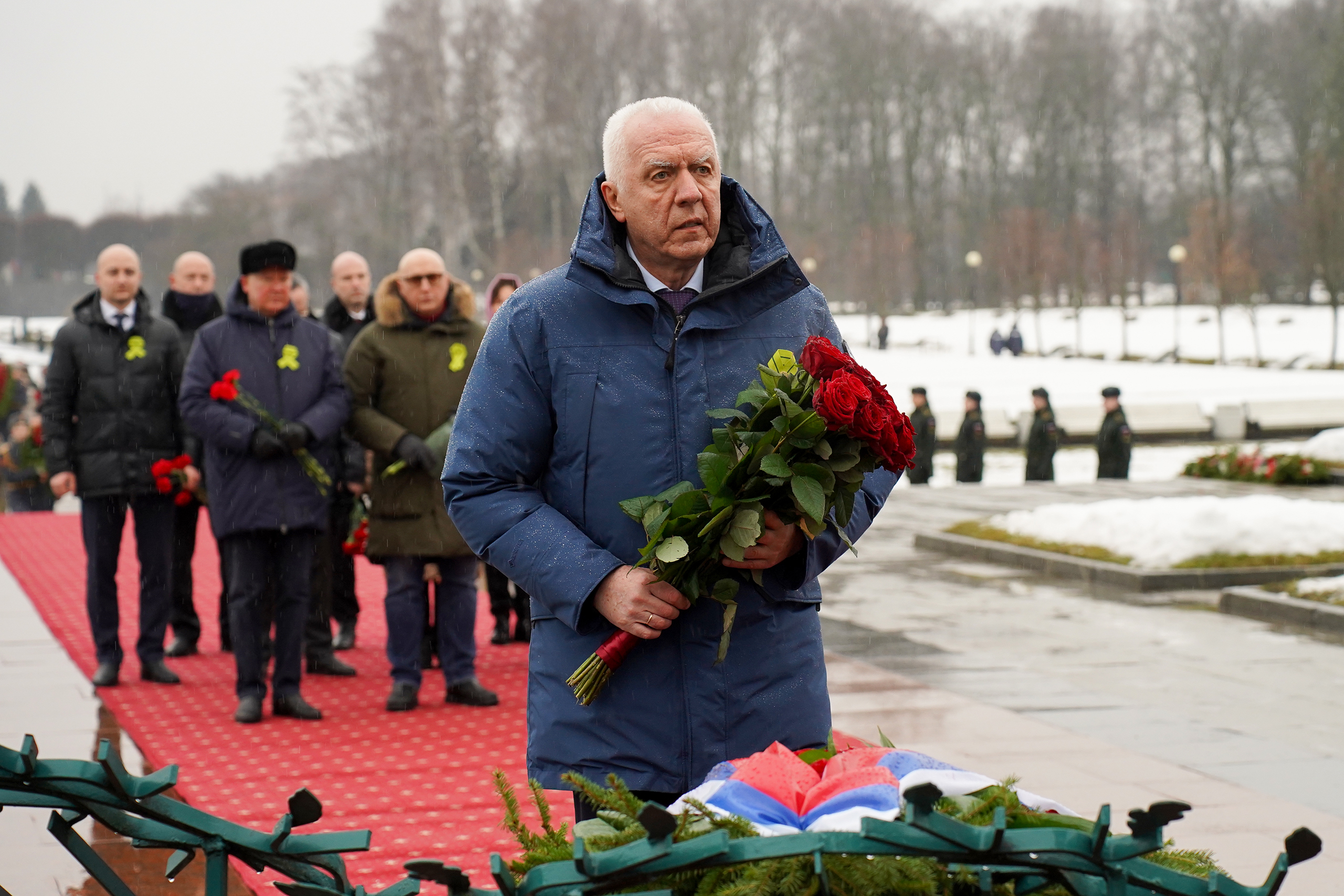 На Пискаревском кладбище почтили память жертв блокады Ленинграда