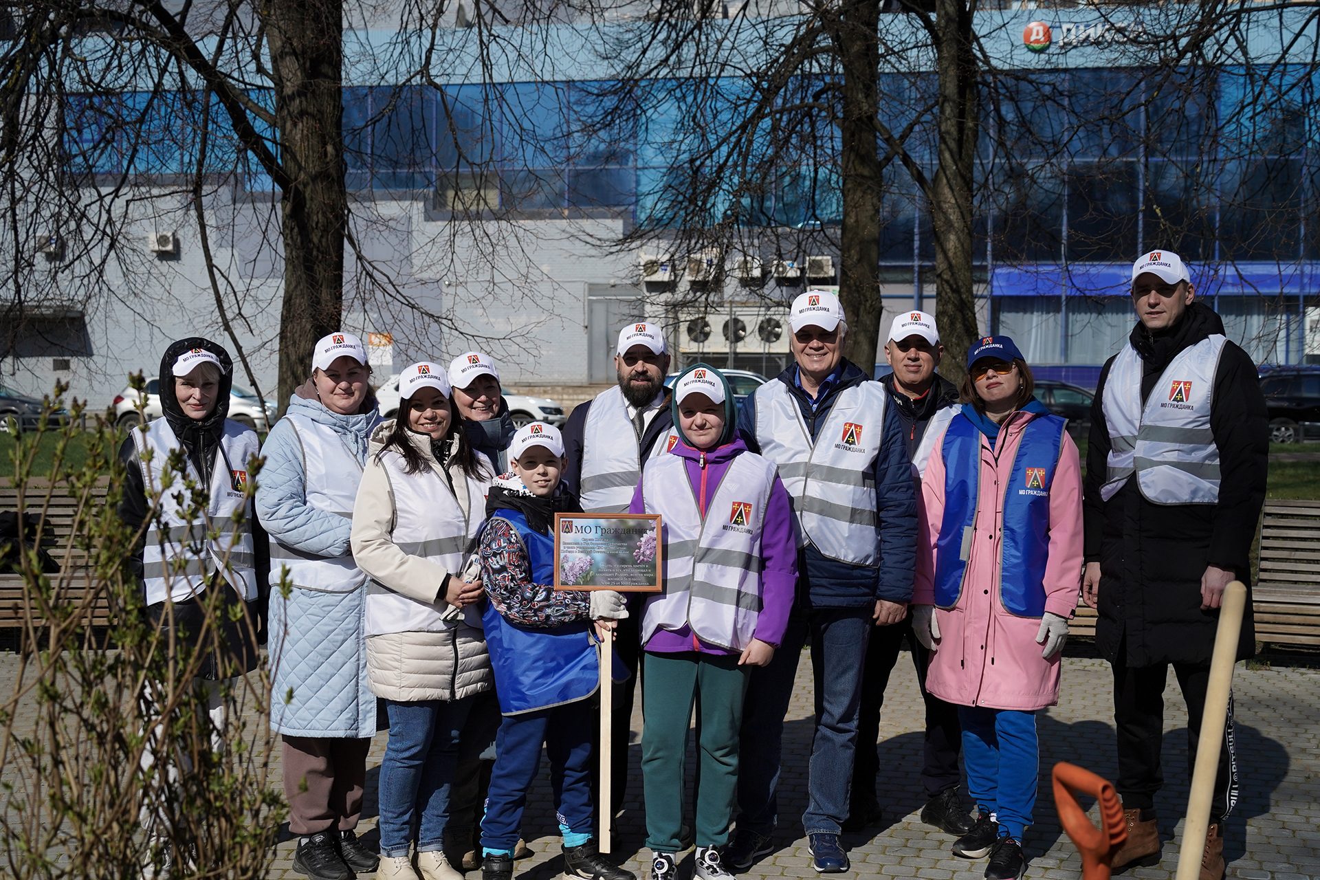 В муниципальных округах Гражданка и Прометей прошёл «Добрый субботник»