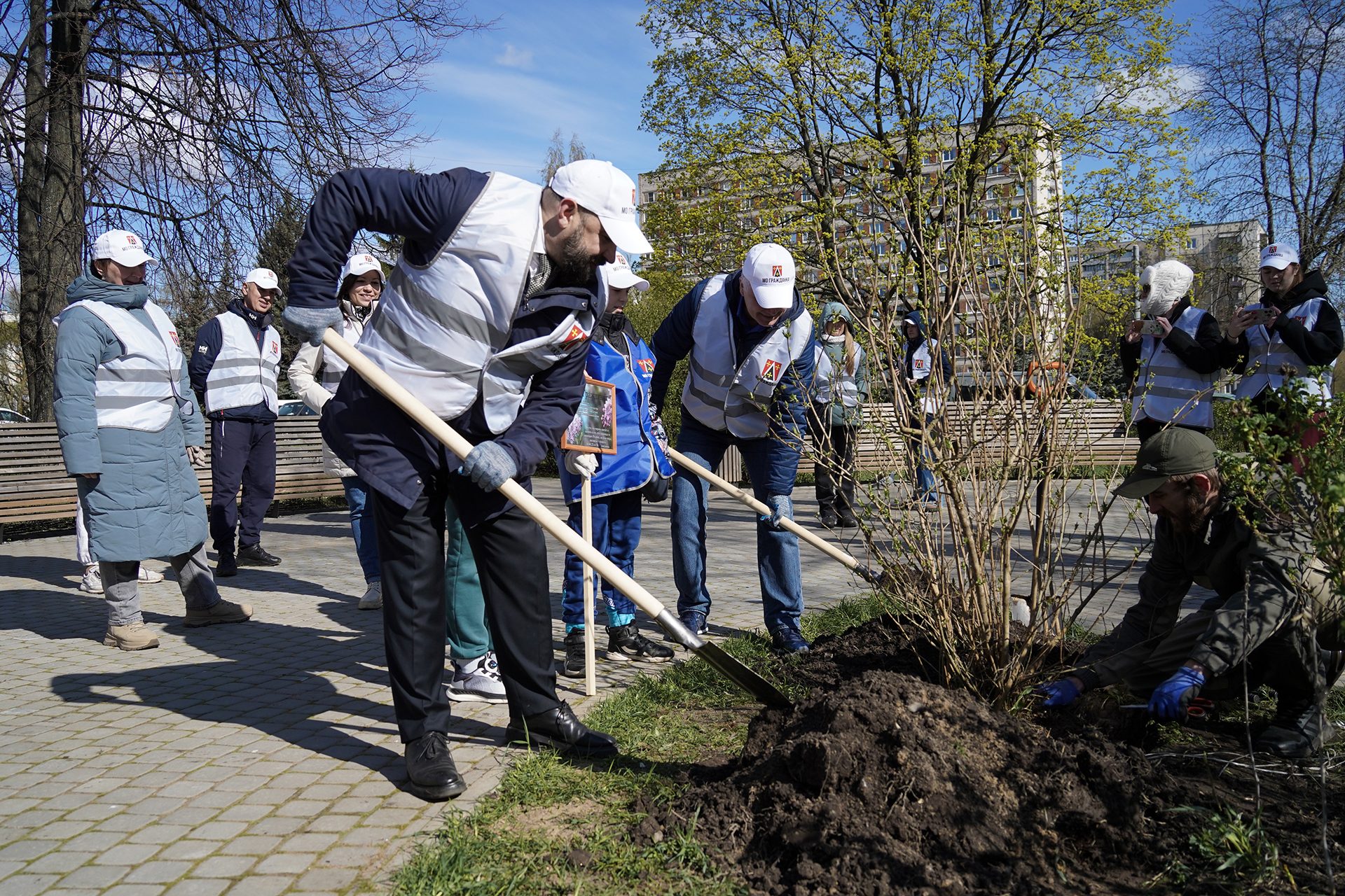В муниципальных округах Гражданка и Прометей прошёл «Добрый субботник»