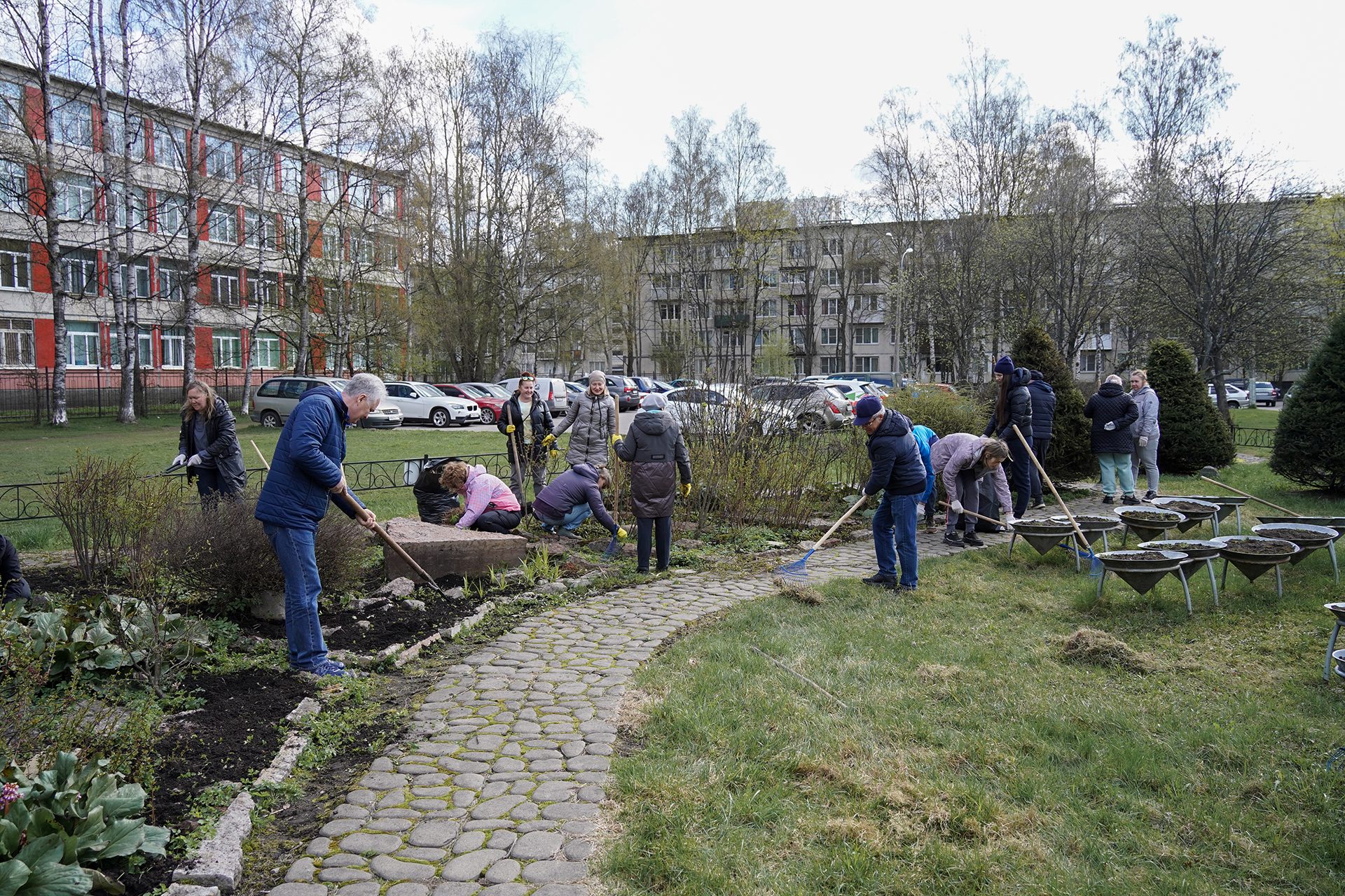 В муниципальных округах Гражданка и Прометей прошёл «Добрый субботник»