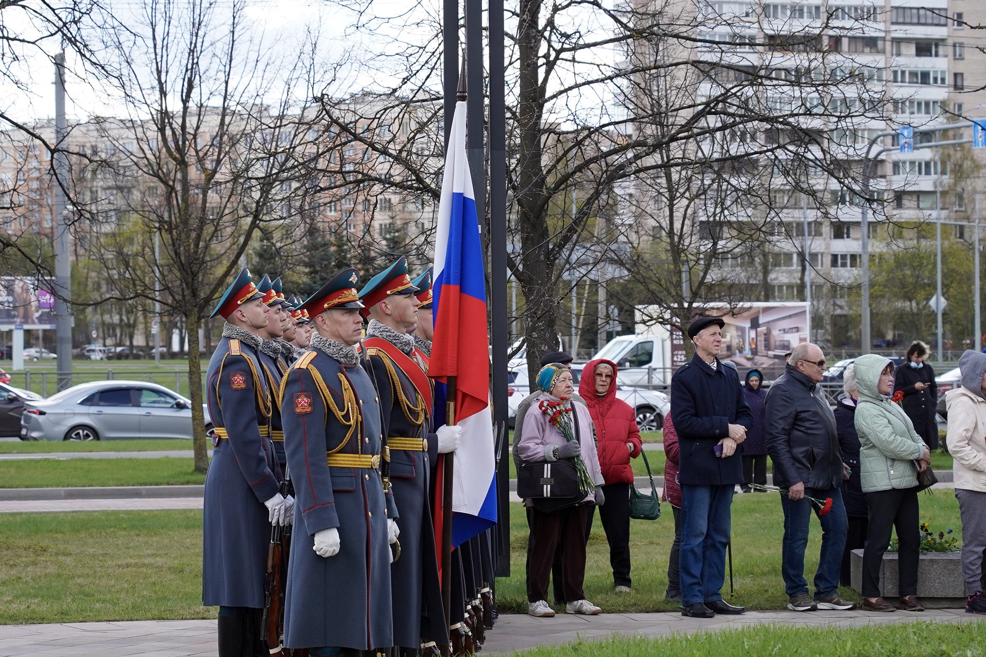 В День памяти погибших в радиационных авариях и катастрофах возложили цветы к памятнику в парке Сахарова