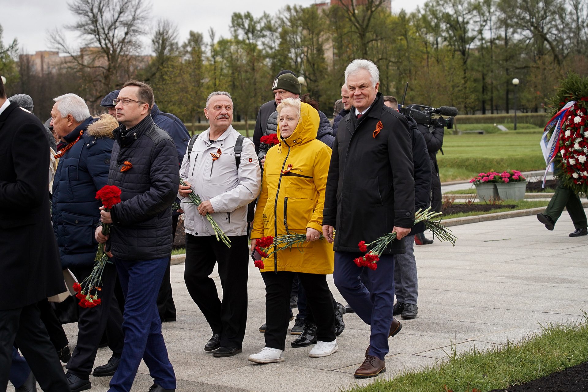 На Пискаревском кладбище прошла торжественно-траурная церемония, посвященная 80-й годовщине Победы