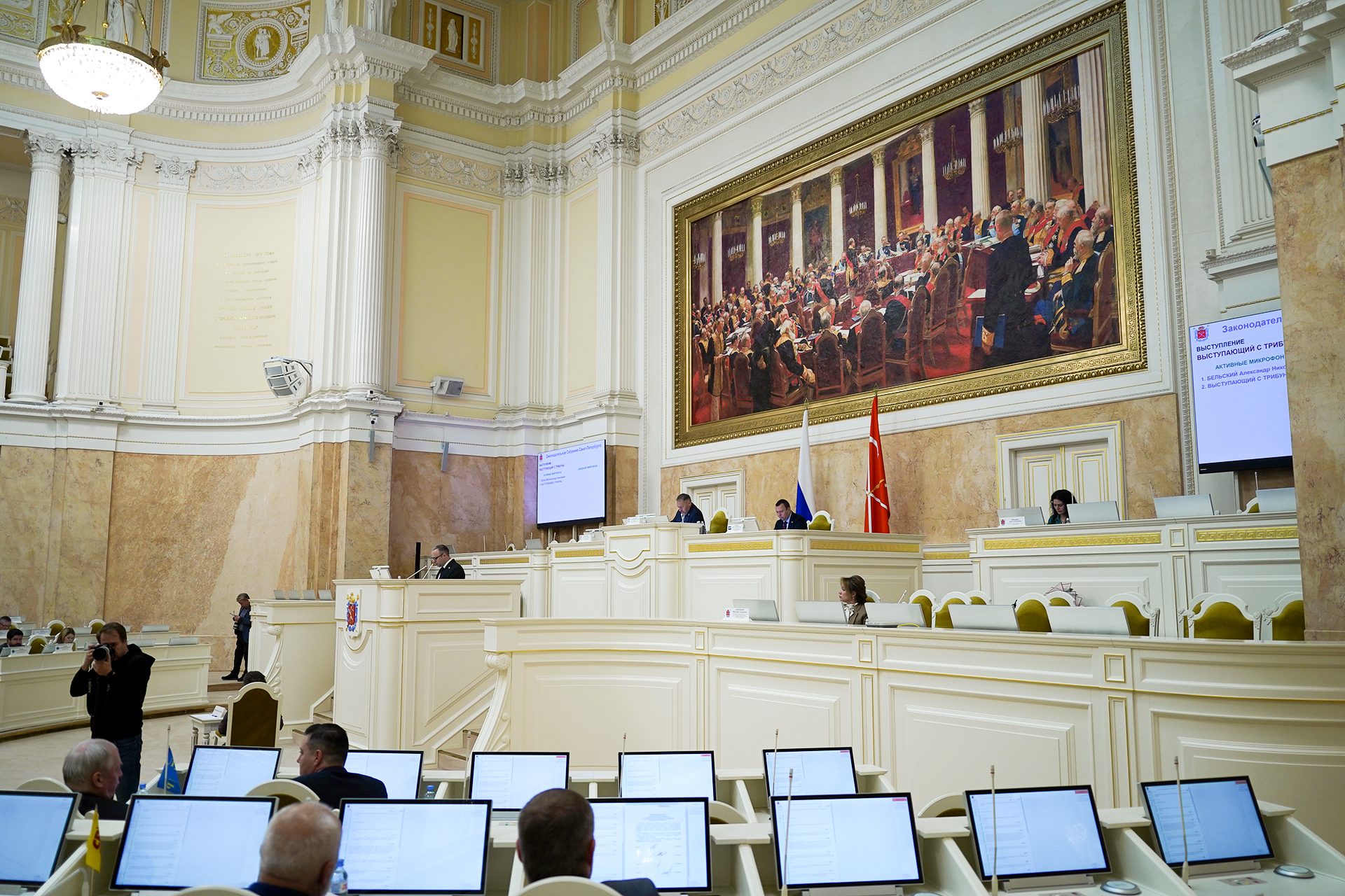 1 октября 2025 года состоялось очередное заседание Законодательного Собрания Санкт-Петербурга