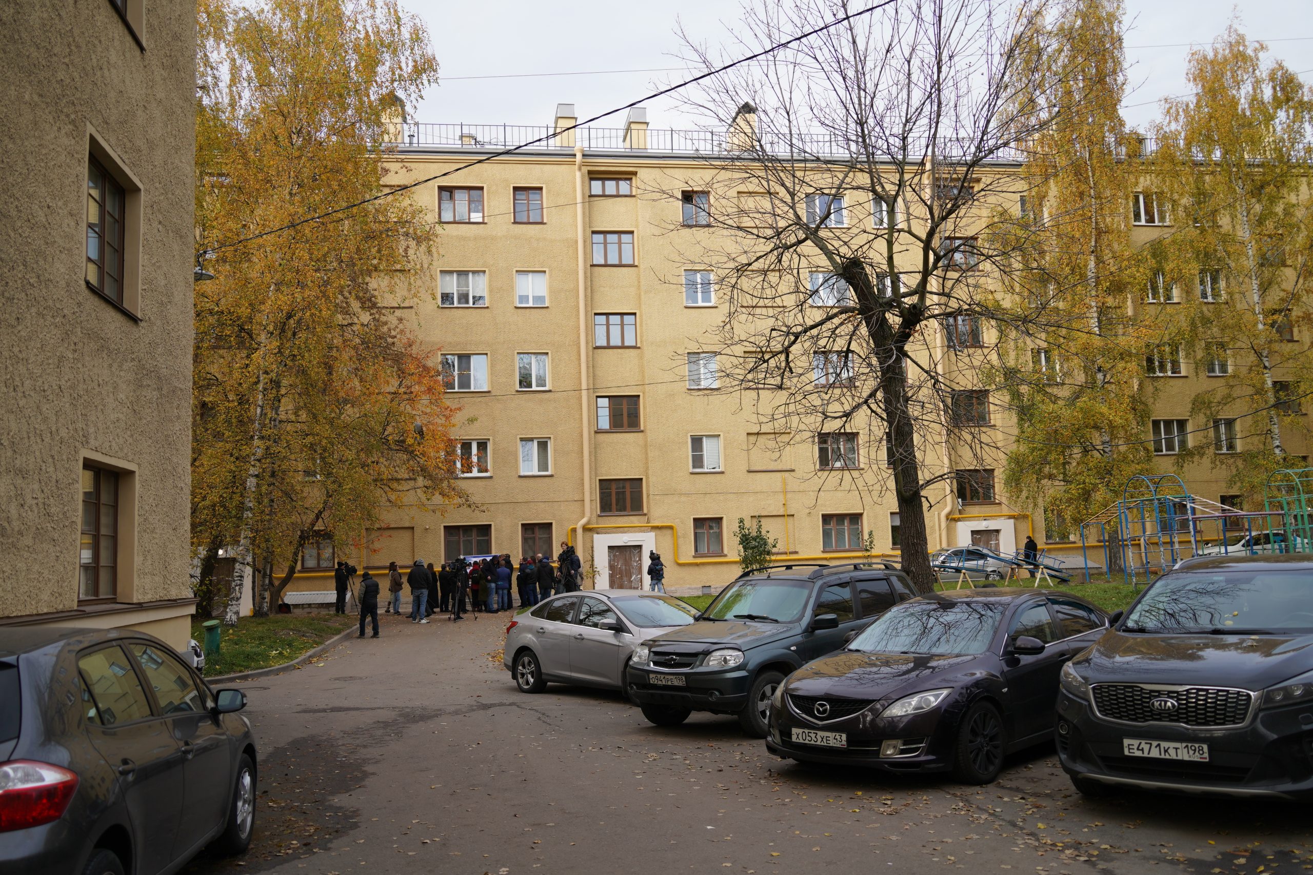 Депутаты Законодательного Собрания Санкт-Петербурга проинспектировали ход капитального ремонта в Калининском районе
