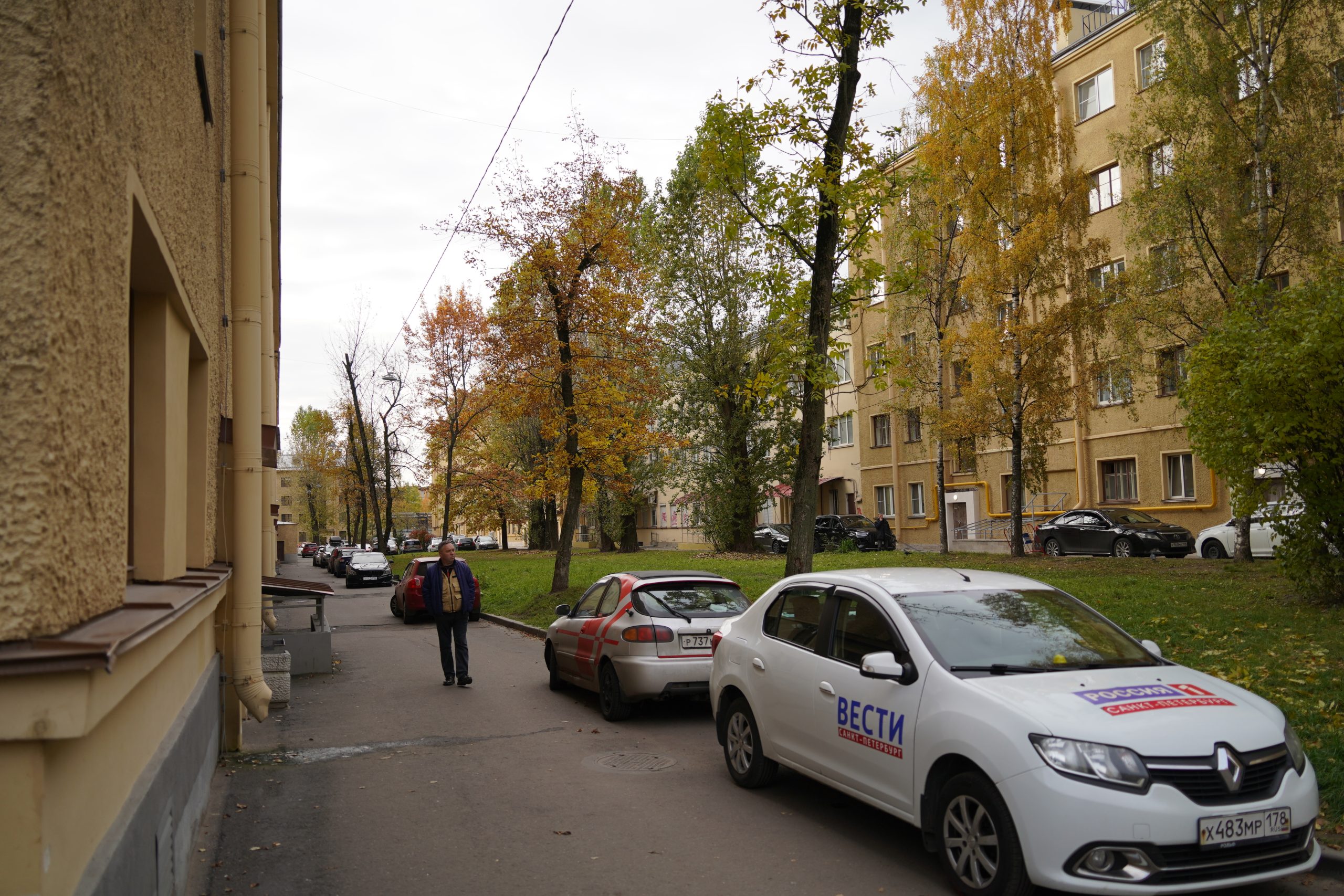 Депутаты Законодательного Собрания Санкт-Петербурга проинспектировали ход капитального ремонта в Калининском районе
