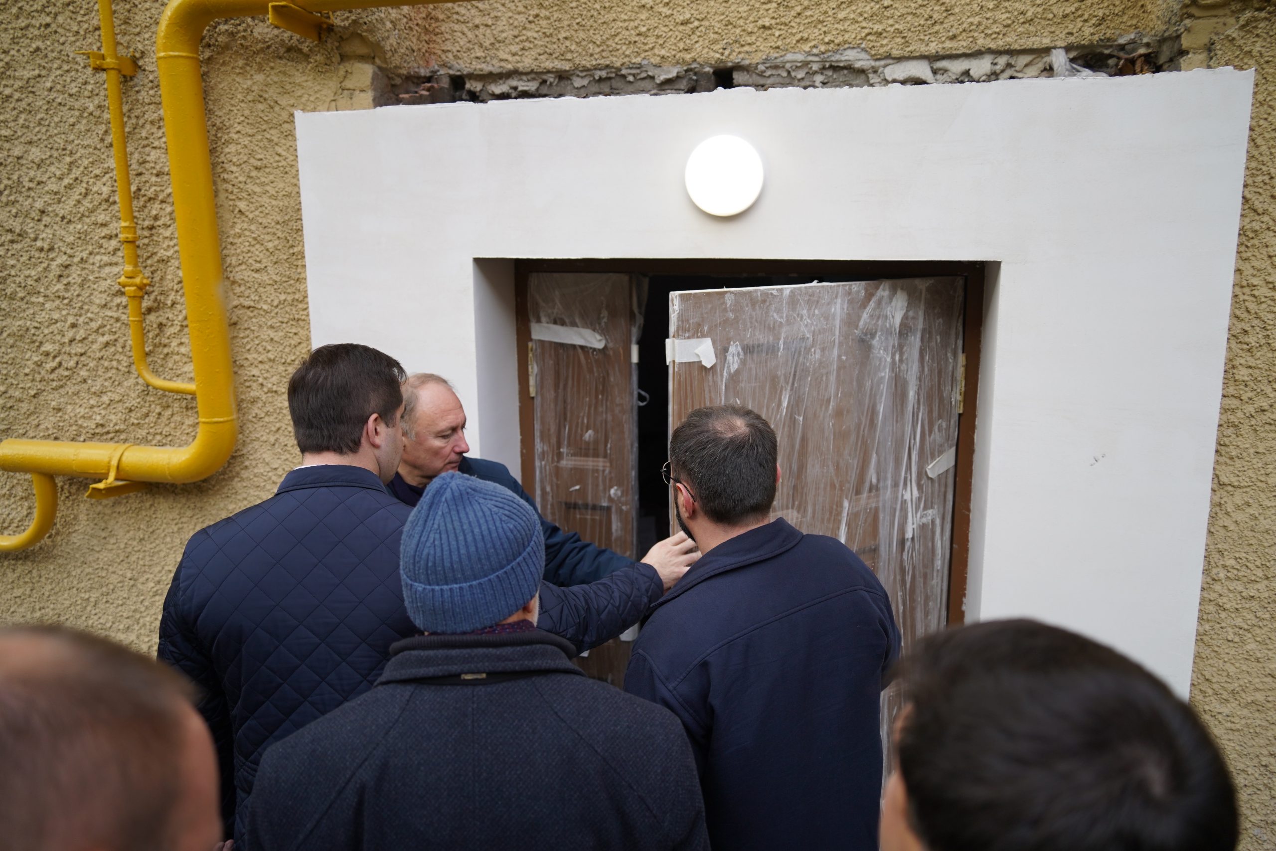 Депутаты Законодательного Собрания Санкт-Петербурга проинспектировали ход капитального ремонта в Калининском районе