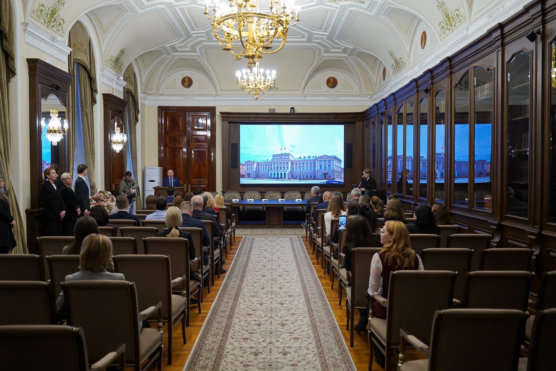 В Мариинском дворце состоялась торжественная церемония награждения сотрудников Фонда капитального ремонта