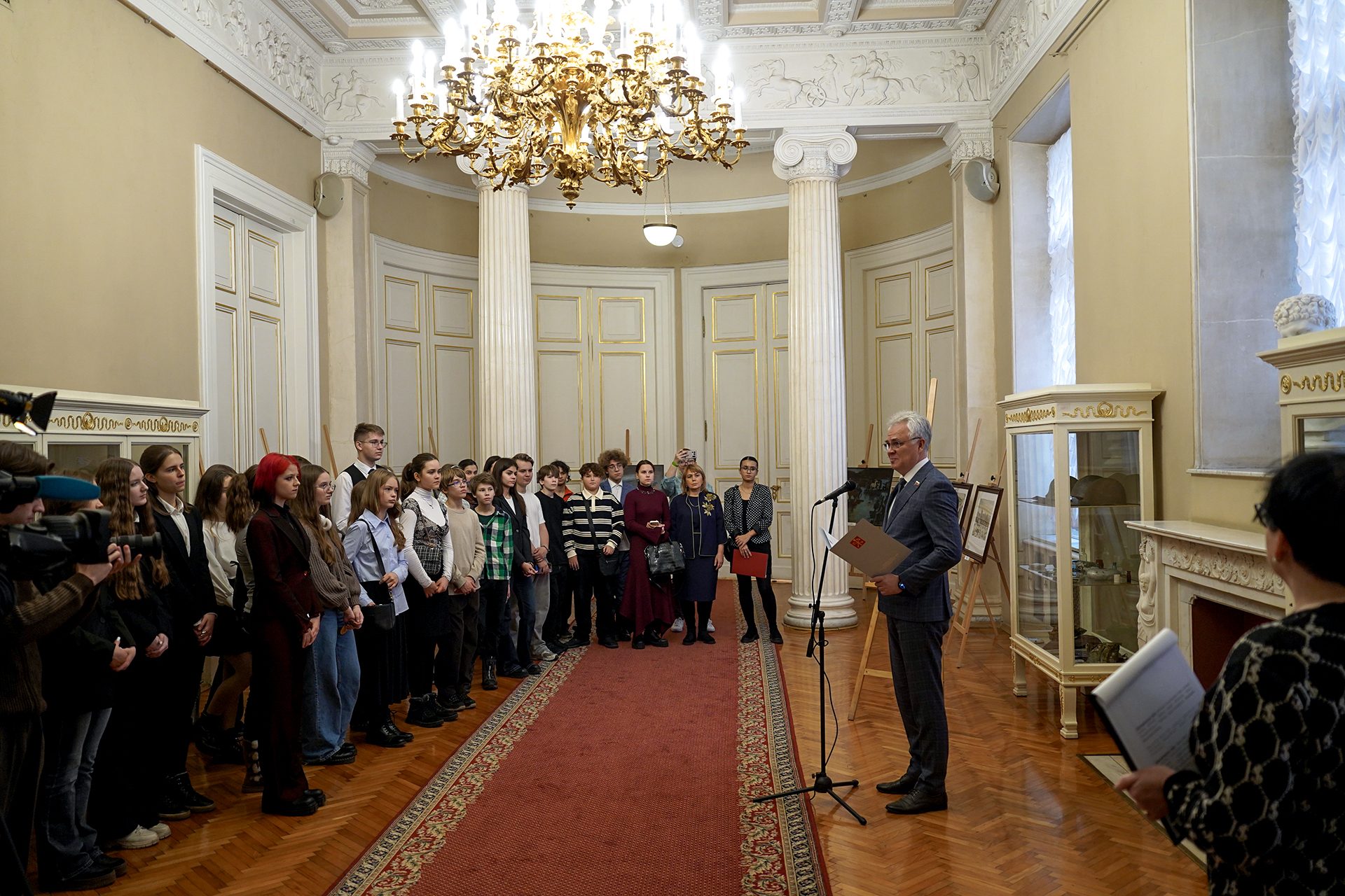 В Мариинском дворце открылась выставка «Память поколений: Нельзя забыть», посвященная 80-летию Великой Победы
