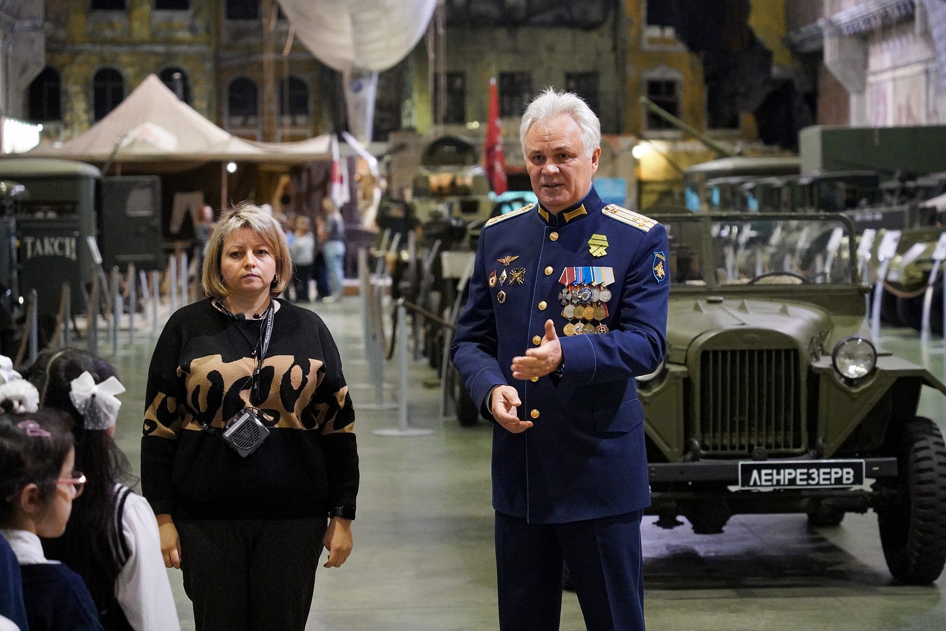 Урок живой истории: ученики Новогореловской школы посетили уникальную экспозицию «Ленрезерв»