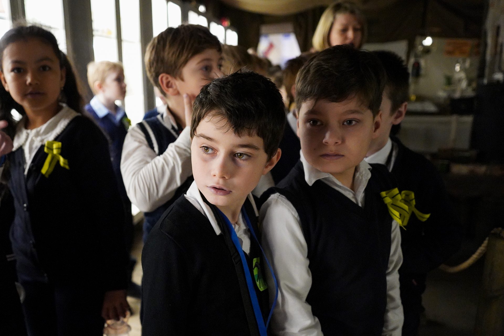 Урок живой истории: ученики Новогореловской школы посетили уникальную экспозицию «Ленрезерв»