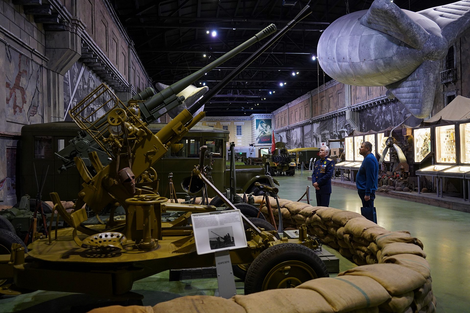 Урок живой истории: ученики Новогореловской школы посетили уникальную экспозицию «Ленрезерв»