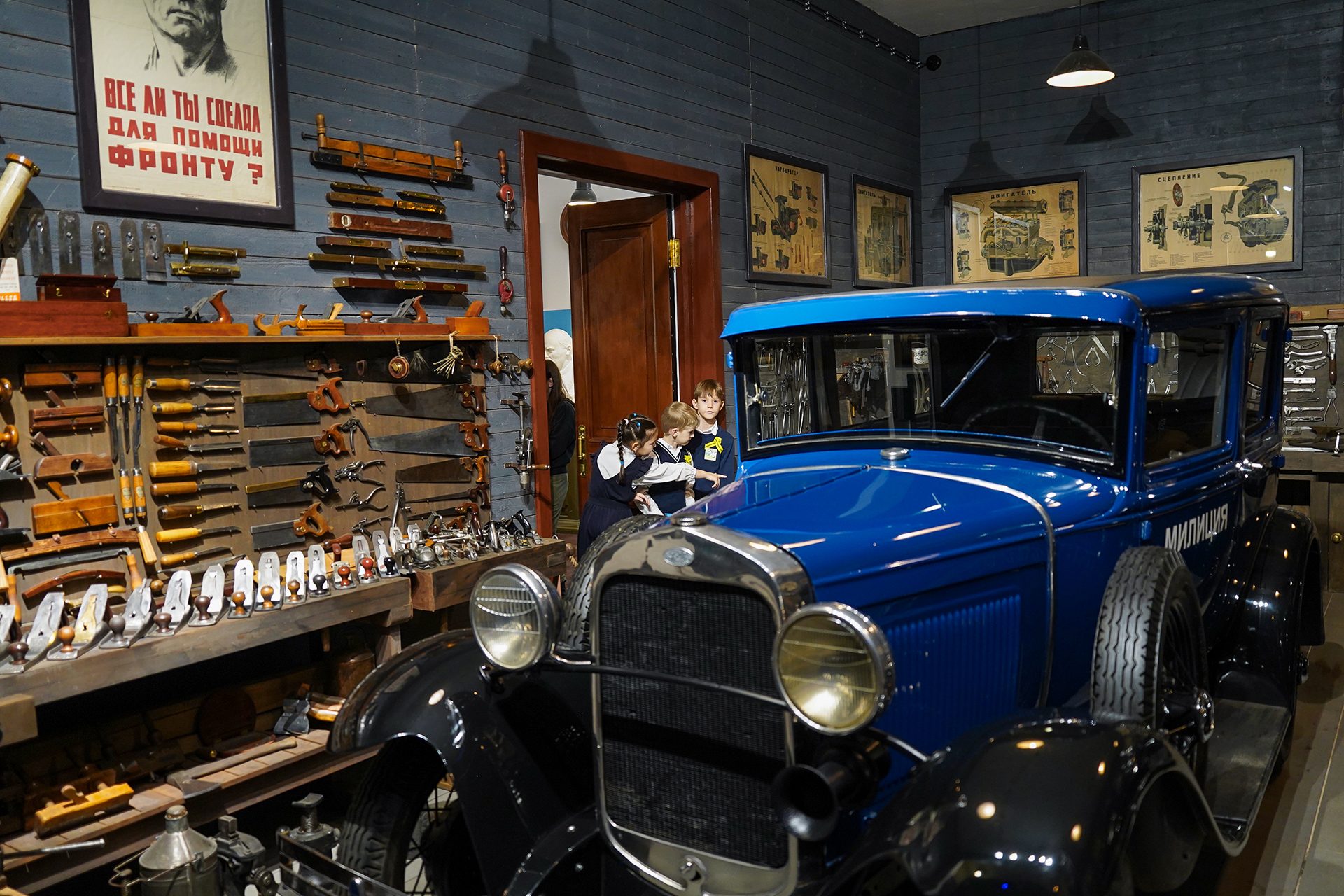 Урок живой истории: ученики Новогореловской школы посетили уникальную экспозицию «Ленрезерв»