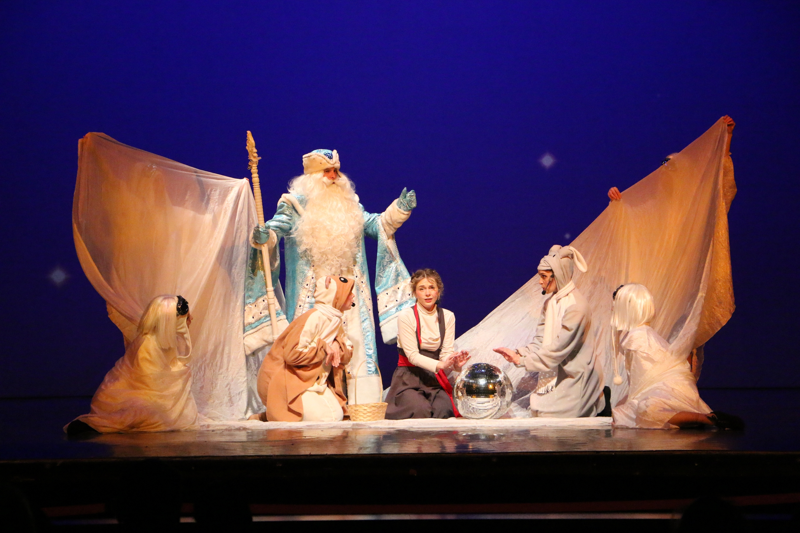 Рождественская сказка для жителей округа Прометей: в ДК им. Ленсовета прошли праздничные представления