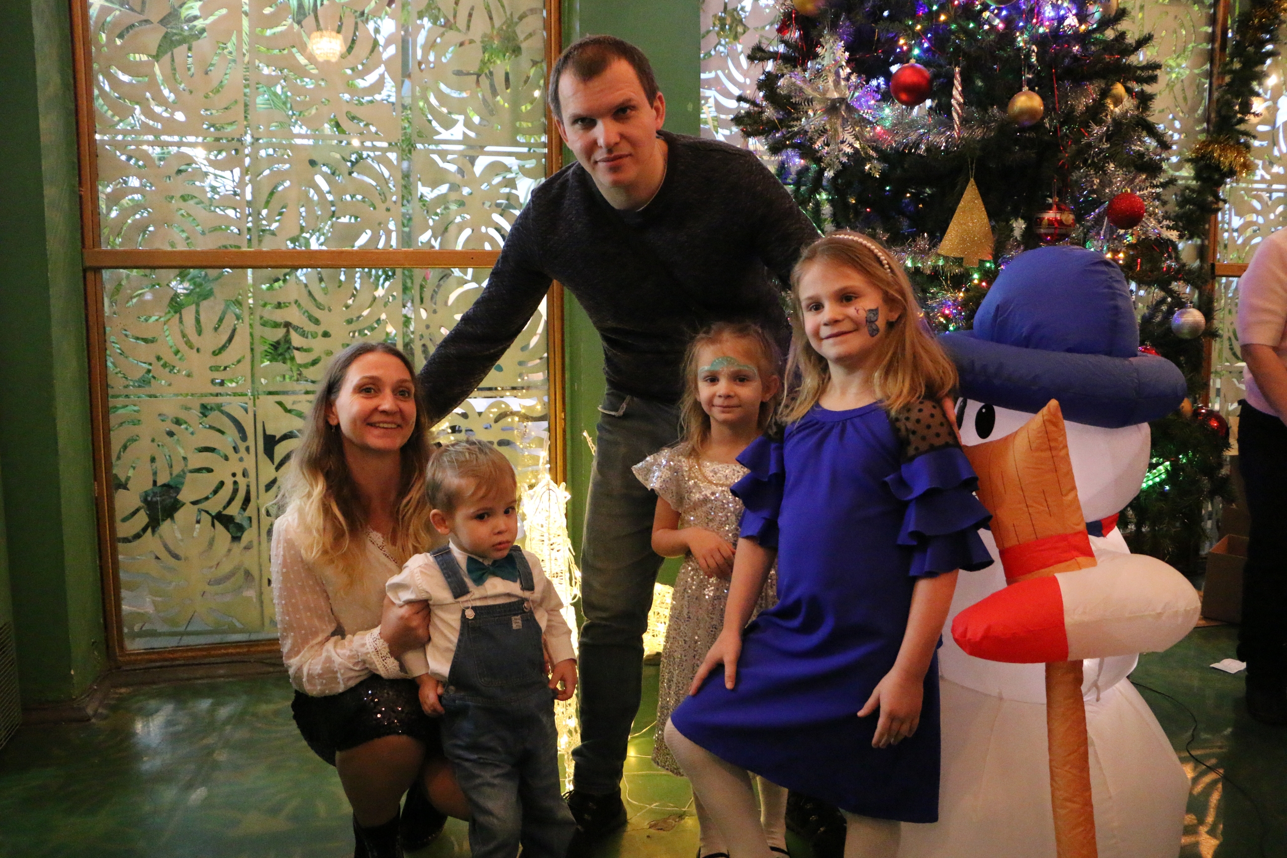 Рождественская сказка для жителей округа Прометей: в ДК им. Ленсовета прошли праздничные представления