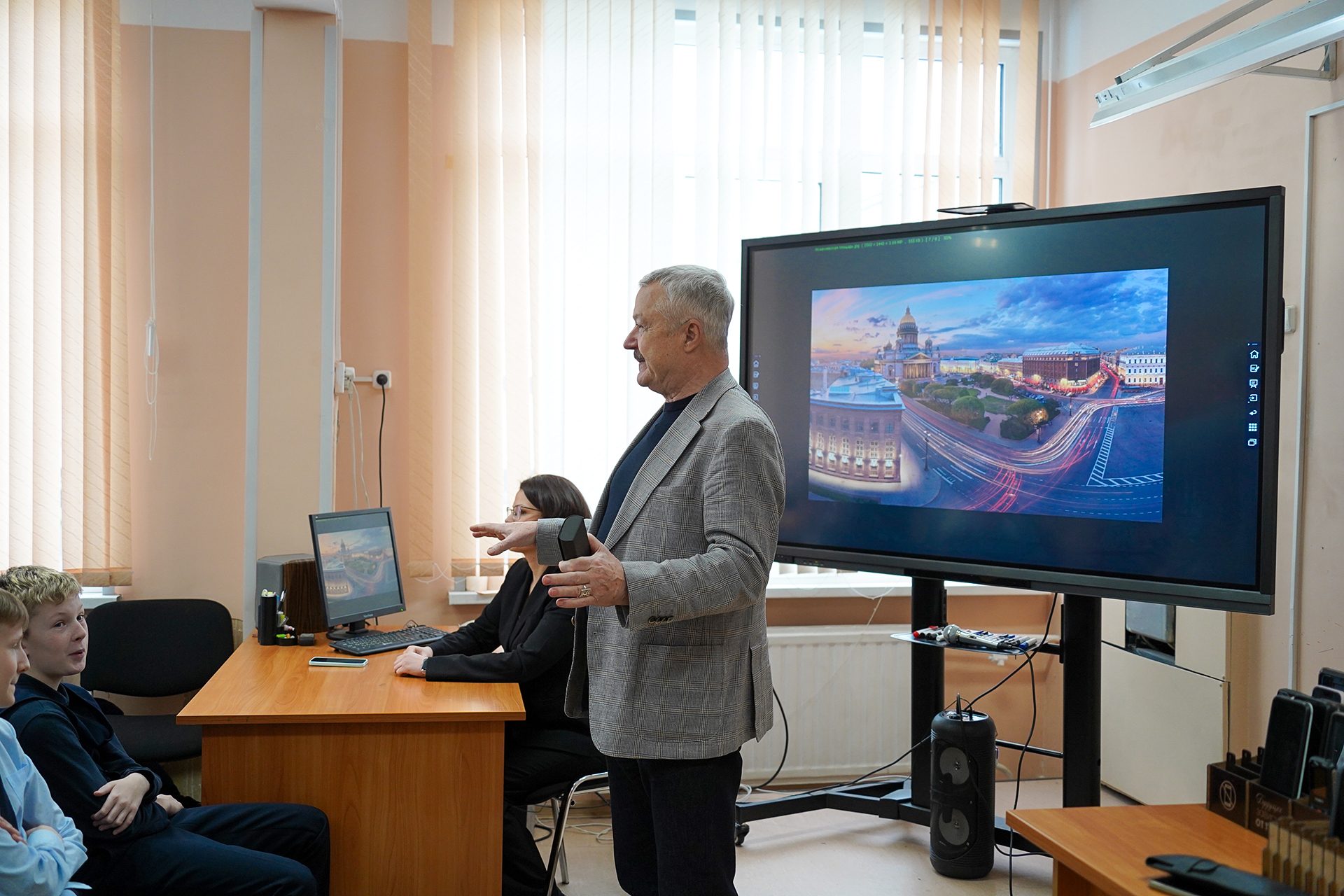 Цифровая безопасность мегаполиса: для школьников Калининского района провели тематический урок «Город. Безопасность. Я» Цифровая безопасность мегаполиса: для школьников Калининского района провели тематический урок «Город. Безопасность. Я»