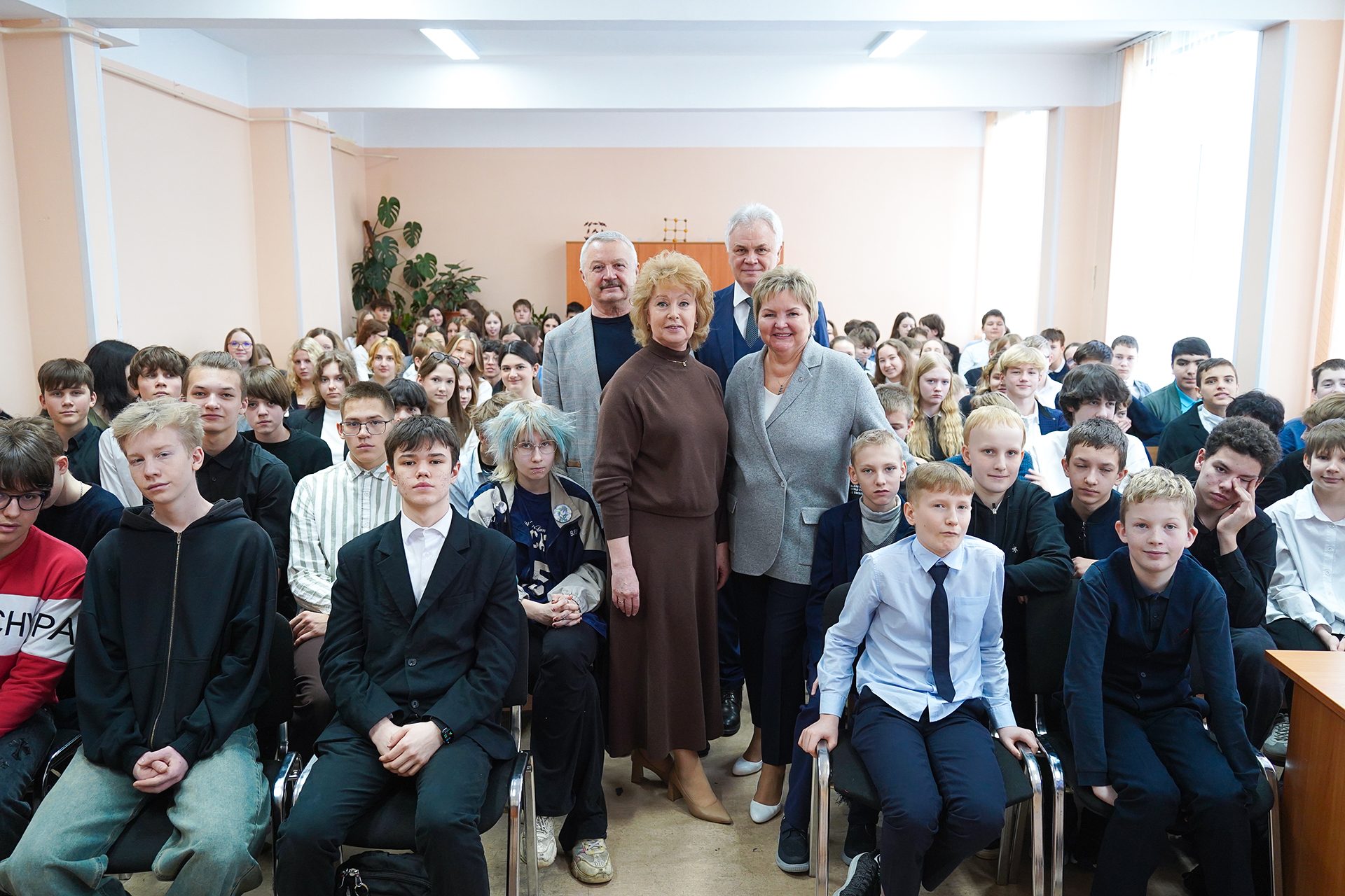 Цифровая безопасность мегаполиса: для школьников Калининского района провели тематический урок «Город. Безопасность. Я» Цифровая безопасность мегаполиса: для школьников Калининского района провели тематический урок «Город. Безопасность. Я»