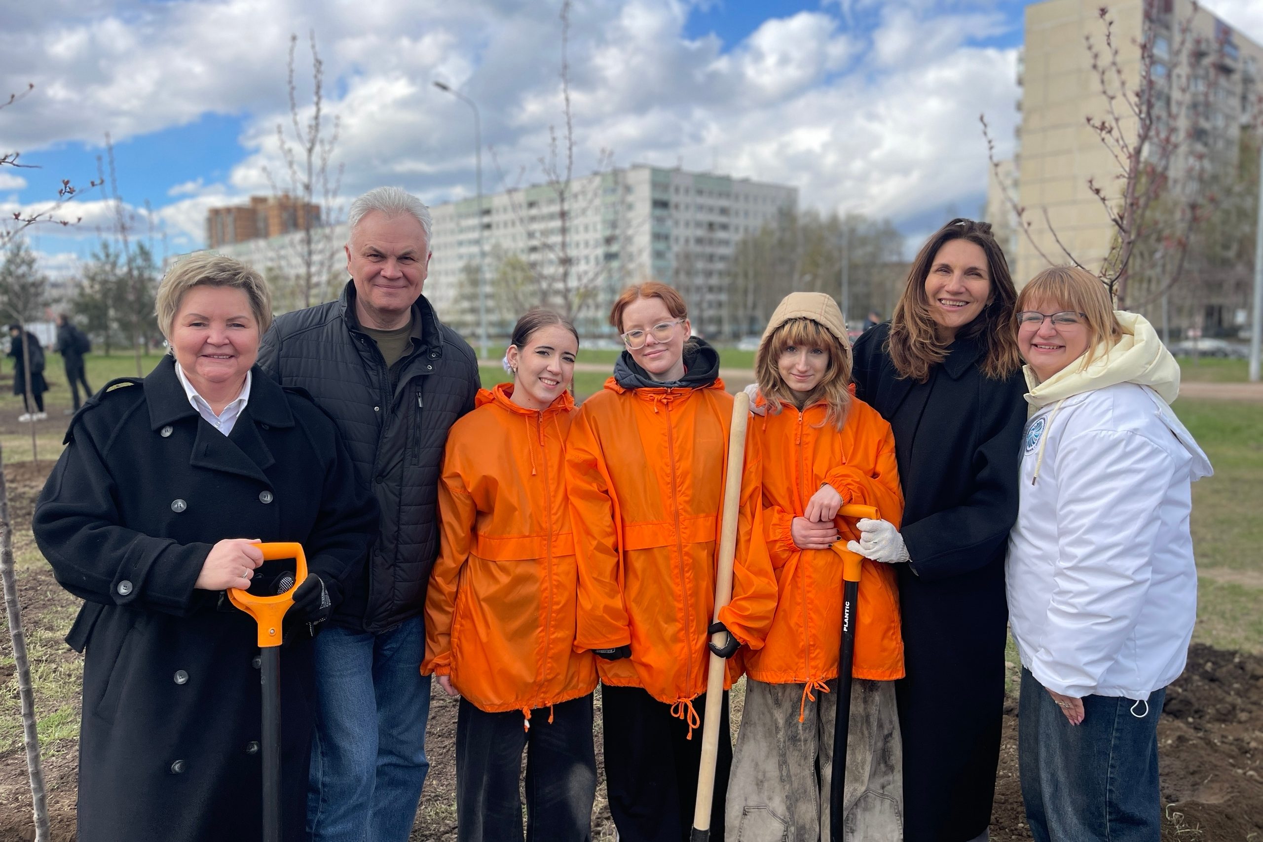 90 декоративных яблонь украсят Муринский парк в честь 90-летия Калининского района