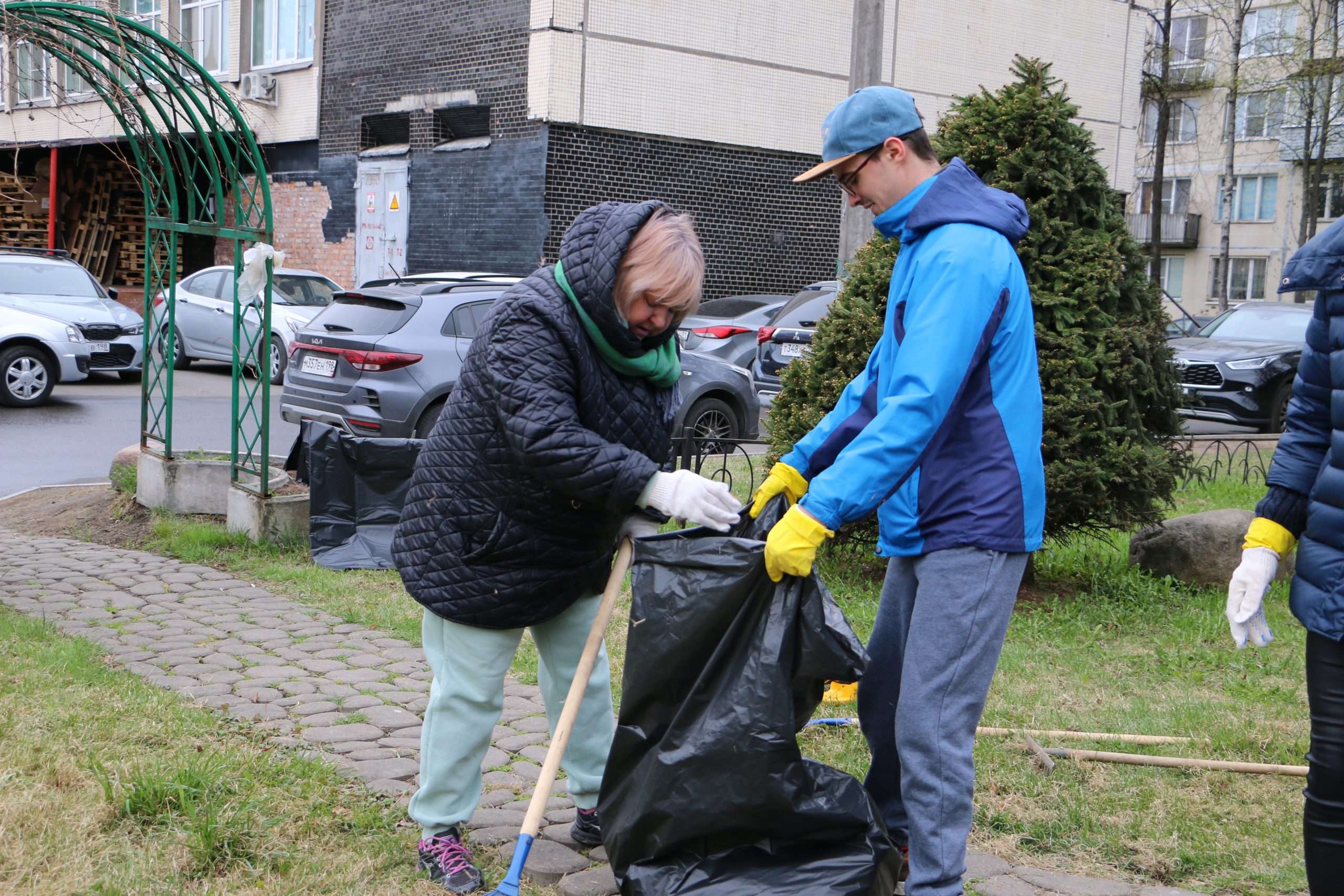 Весеннее благоустройство: в муниципальном округе Прометей состоялся традиционный субботник