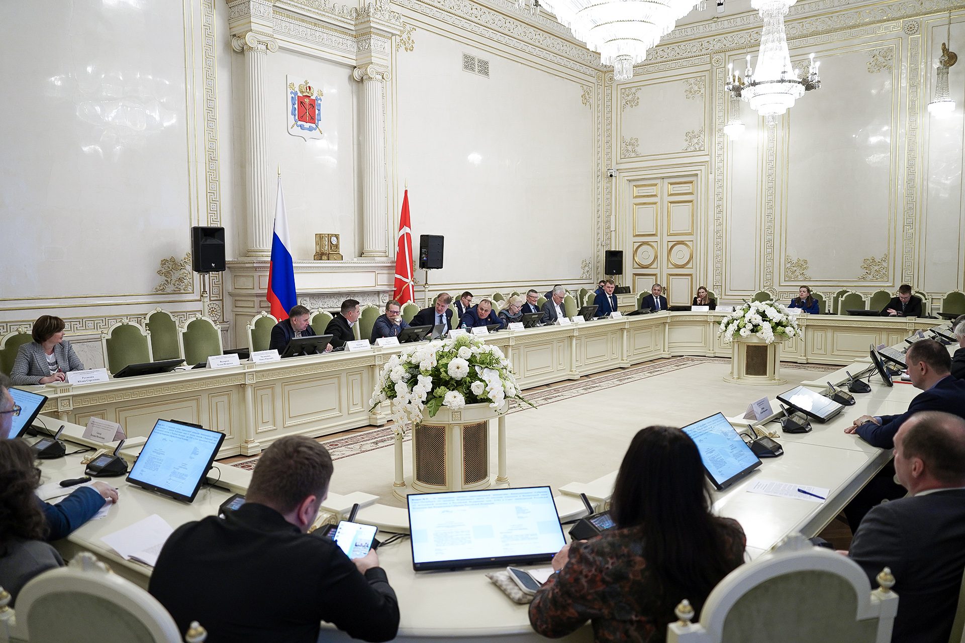 Депутаты предлагают предоставить право использовать средства маткапитала на оплату услуг частных врачей
