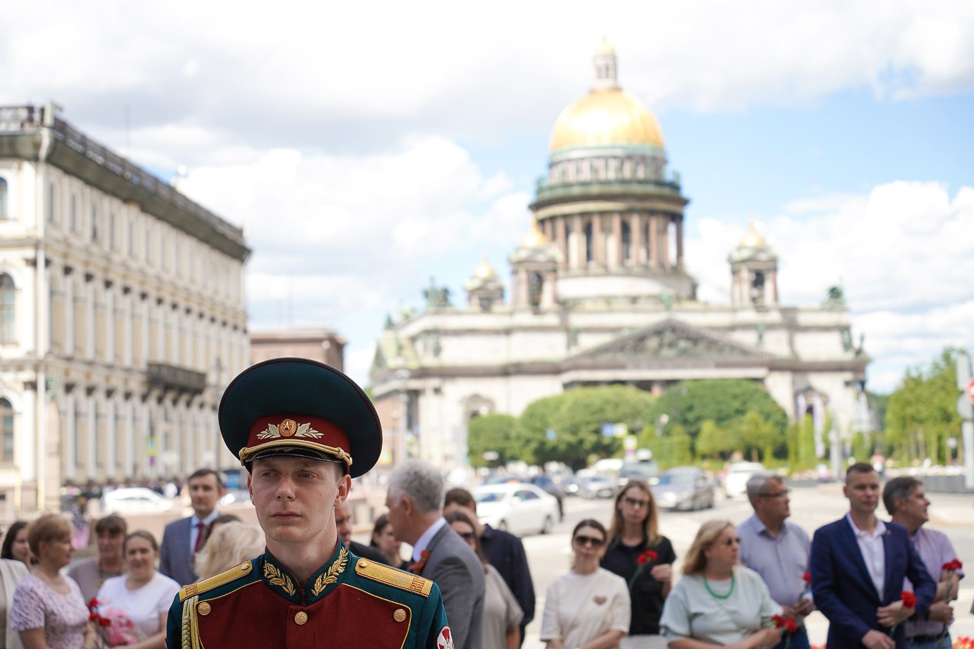 В Мариинском дворце почтили память защитников Отечества и открыли мемориальную доску погибшим депутатам Ленсовета В Мариинском дворце почтили память защитников Отечества и открыли мемориальную доску погибшим депутатам Ленсовета