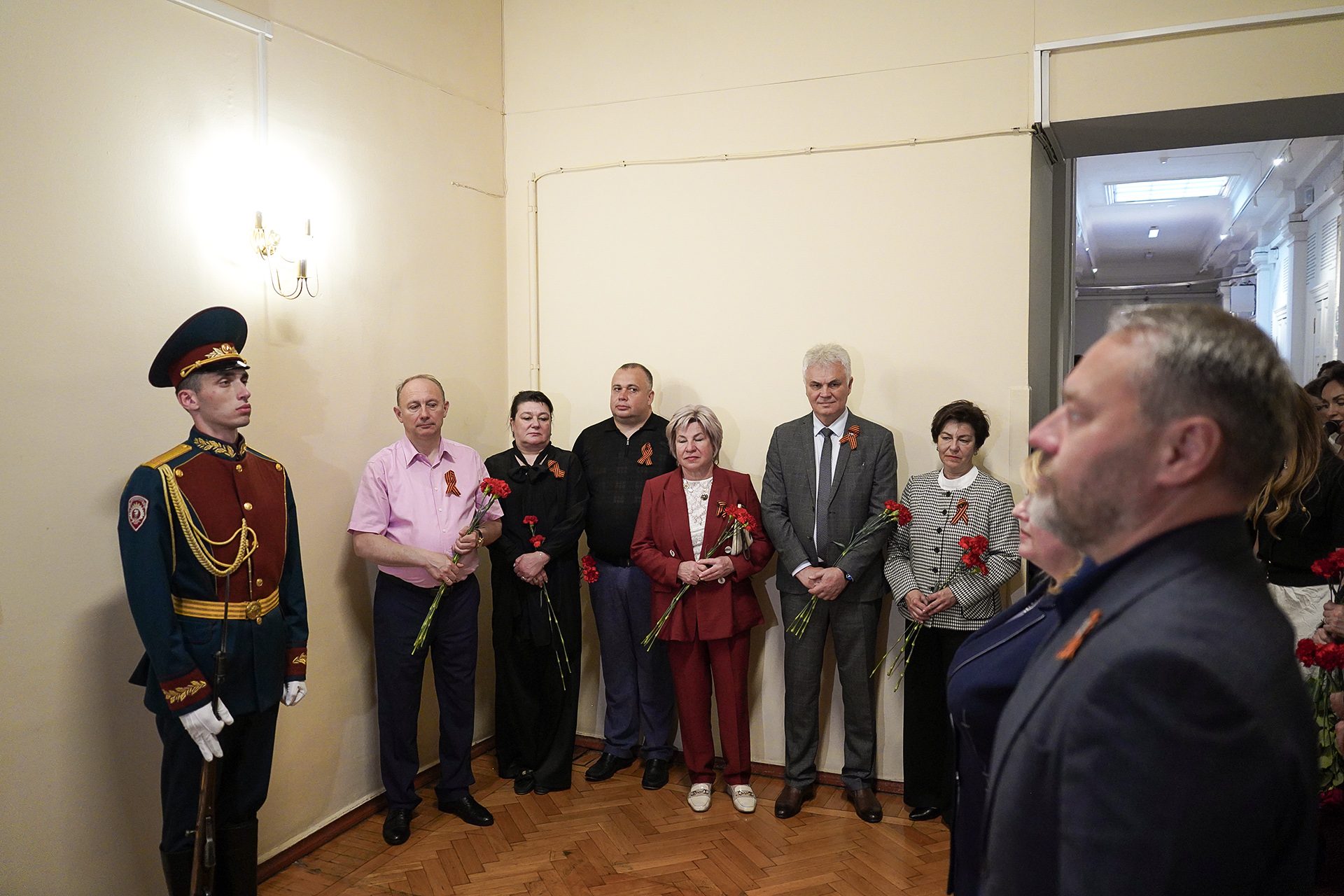 В Мариинском дворце почтили память защитников Отечества и открыли мемориальную доску погибшим депутатам Ленсовета В Мариинском дворце почтили память защитников Отечества и открыли мемориальную доску погибшим депутатам Ленсовета