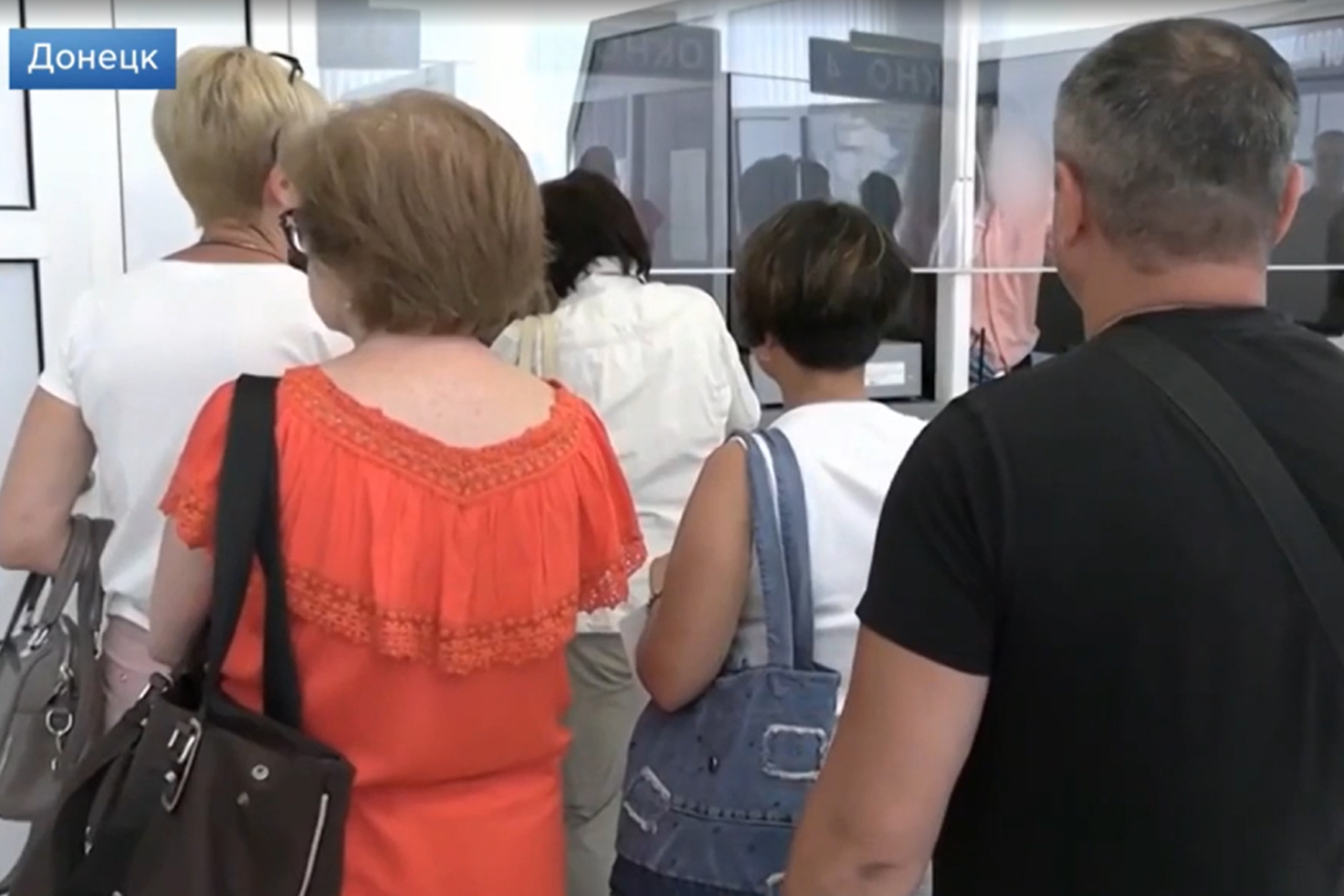 В Донецке открыли пункты выдачи российских паспортов