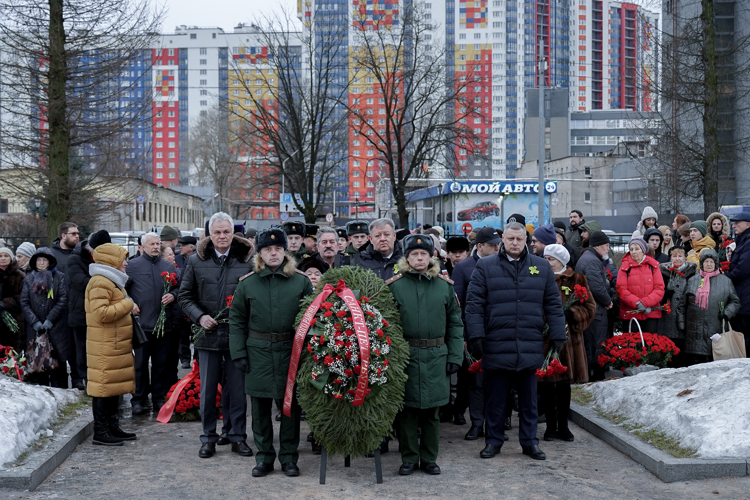 Торжественно-траурная церемония возложения венков и цветов к братским захоронениям на Богословском кладбище