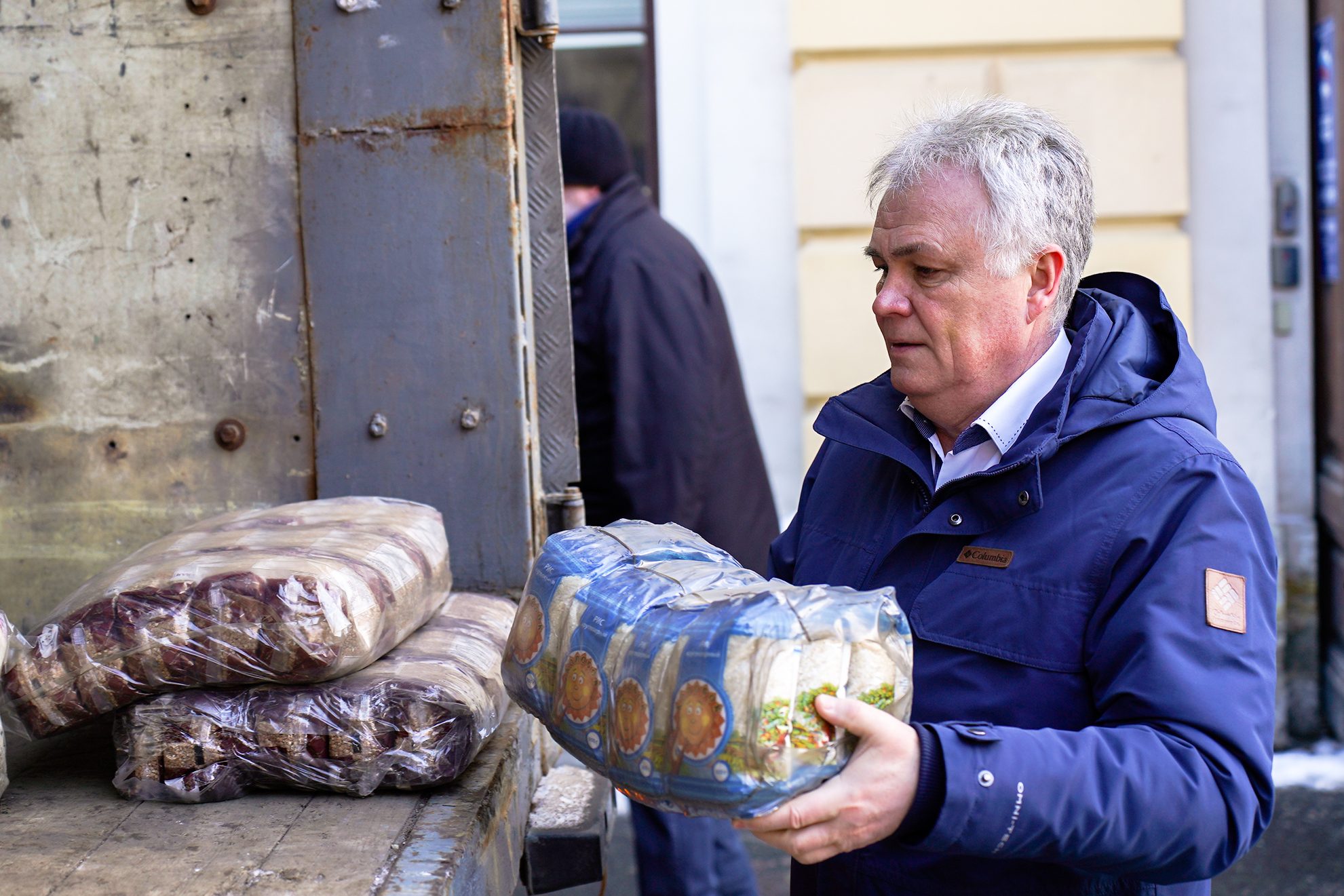 При содействии депутатов в Мариуполь отправят более 10 тонн гуманитарного груза