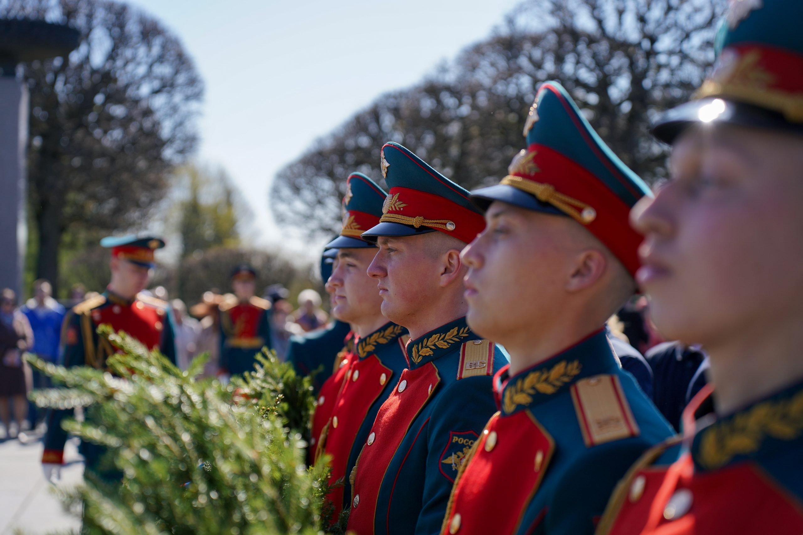 На Пискаревском кладбище прошла торжественно-траурная церемония, посвященная 78-й годовщине Победы