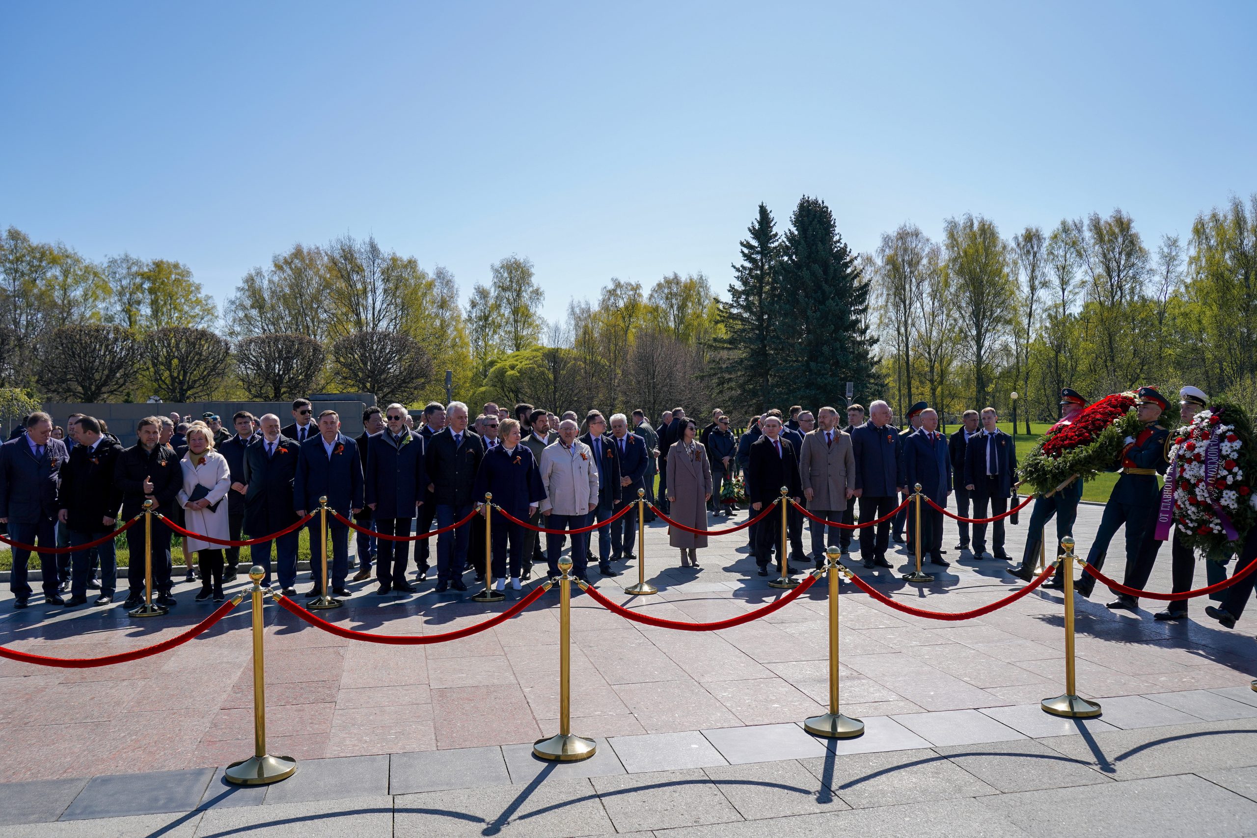 На Пискаревском кладбище прошла торжественно-траурная церемония, посвященная 78-й годовщине Победы