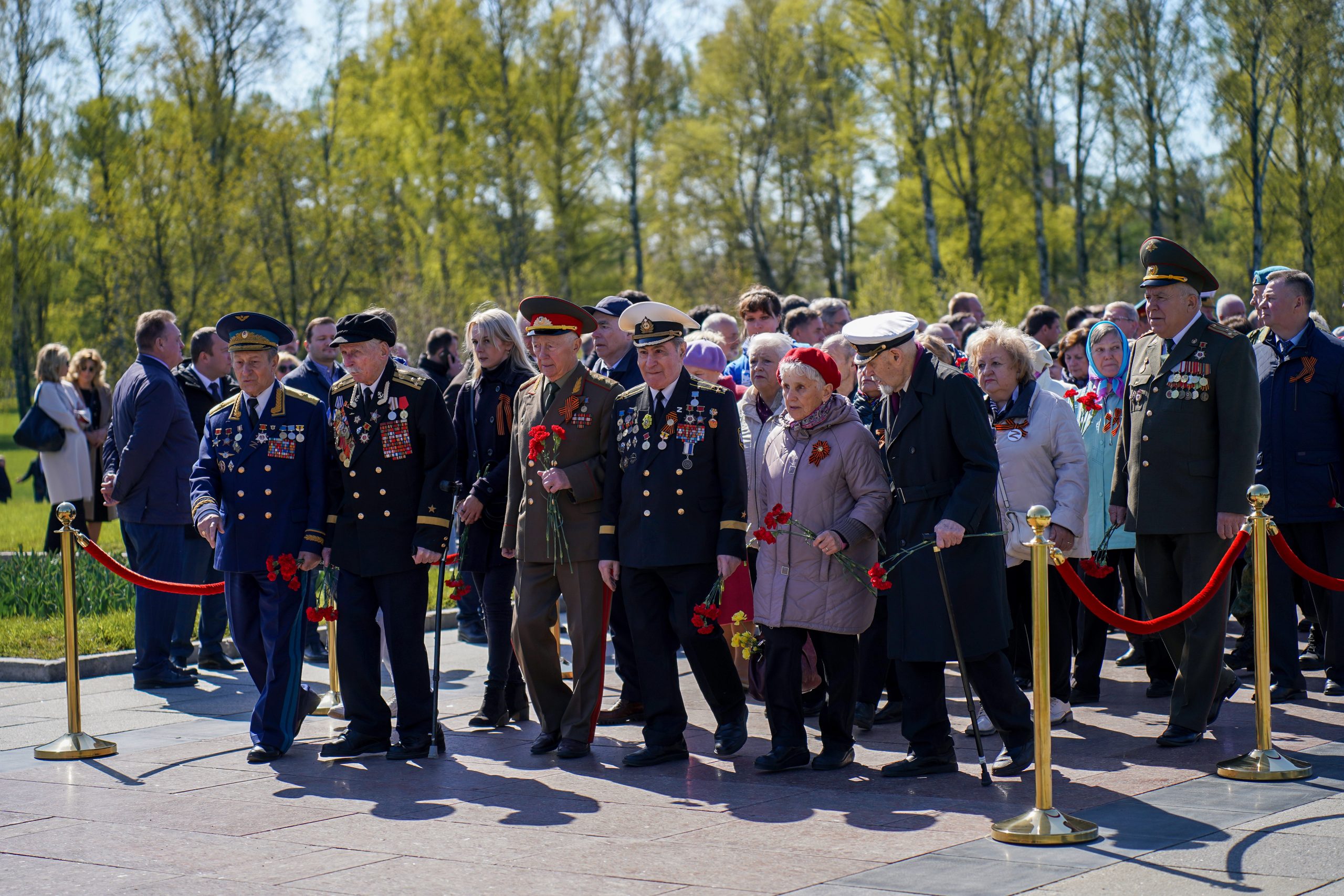 На Пискаревском кладбище прошла торжественно-траурная церемония, посвященная 78-й годовщине Победы