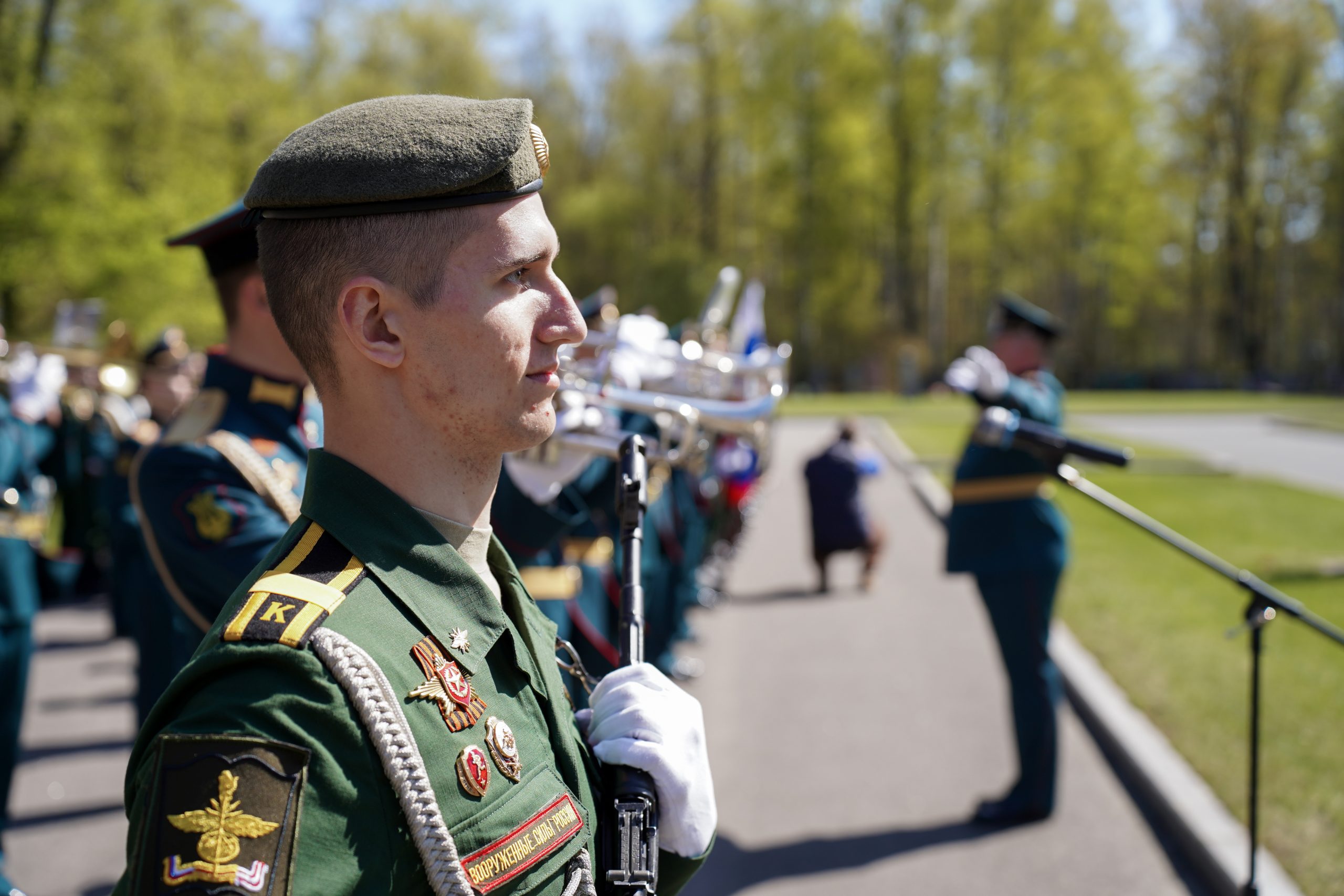 На Богословском кладбище возложили венки и цветы к воинским захоронениям