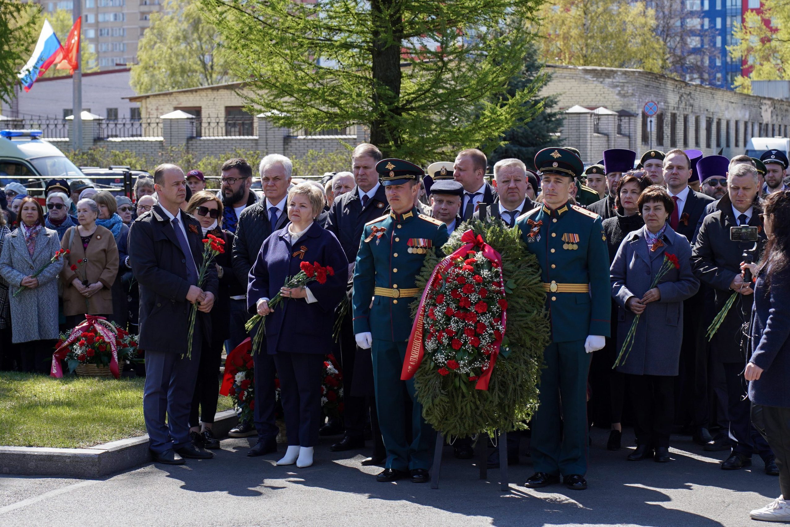 На Богословском кладбище возложили венки и цветы к воинским захоронениям