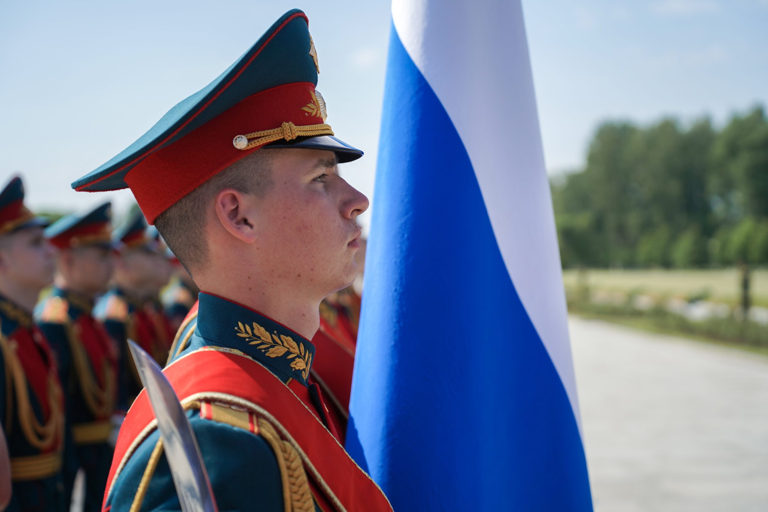 На Пискаревском кладбище прошла торжественно-траурная церемония