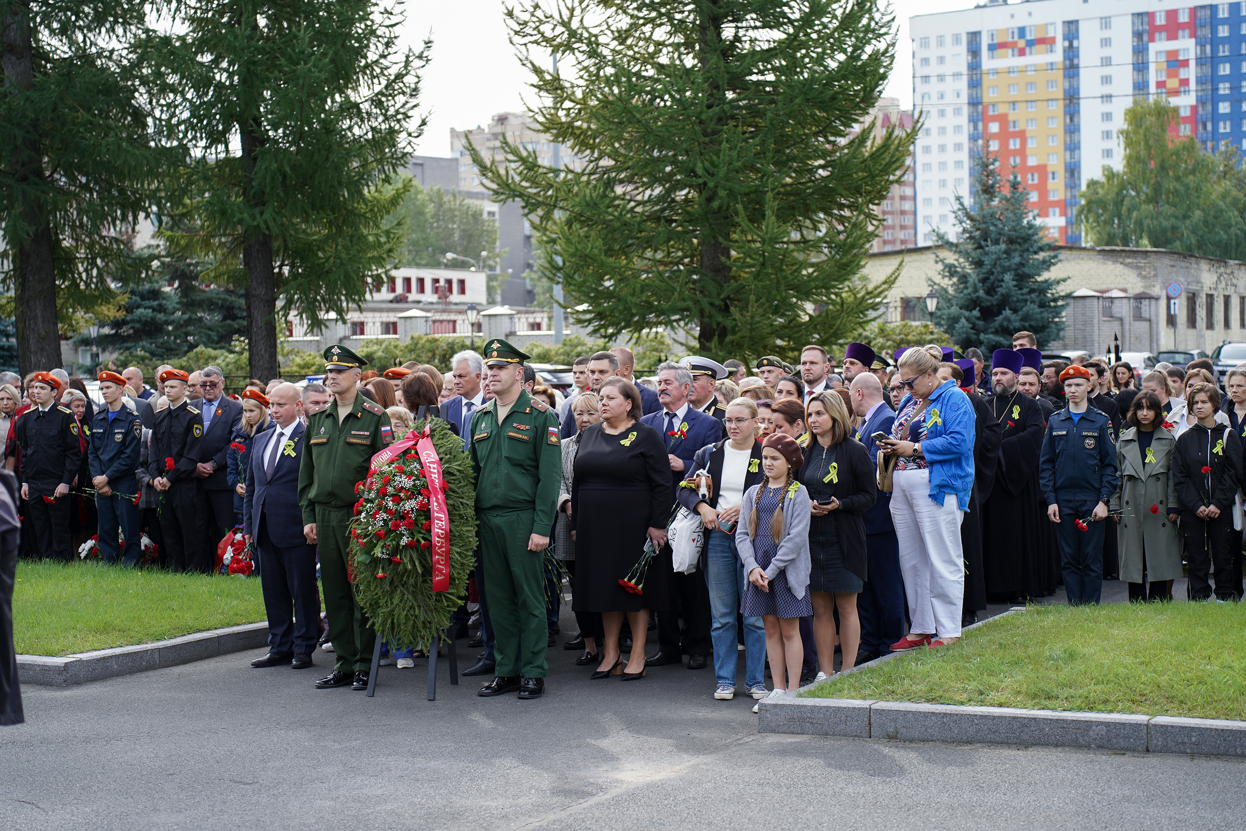 Владимир Носов на Богословском кладбище почтил память жертв блокады Ленинграда