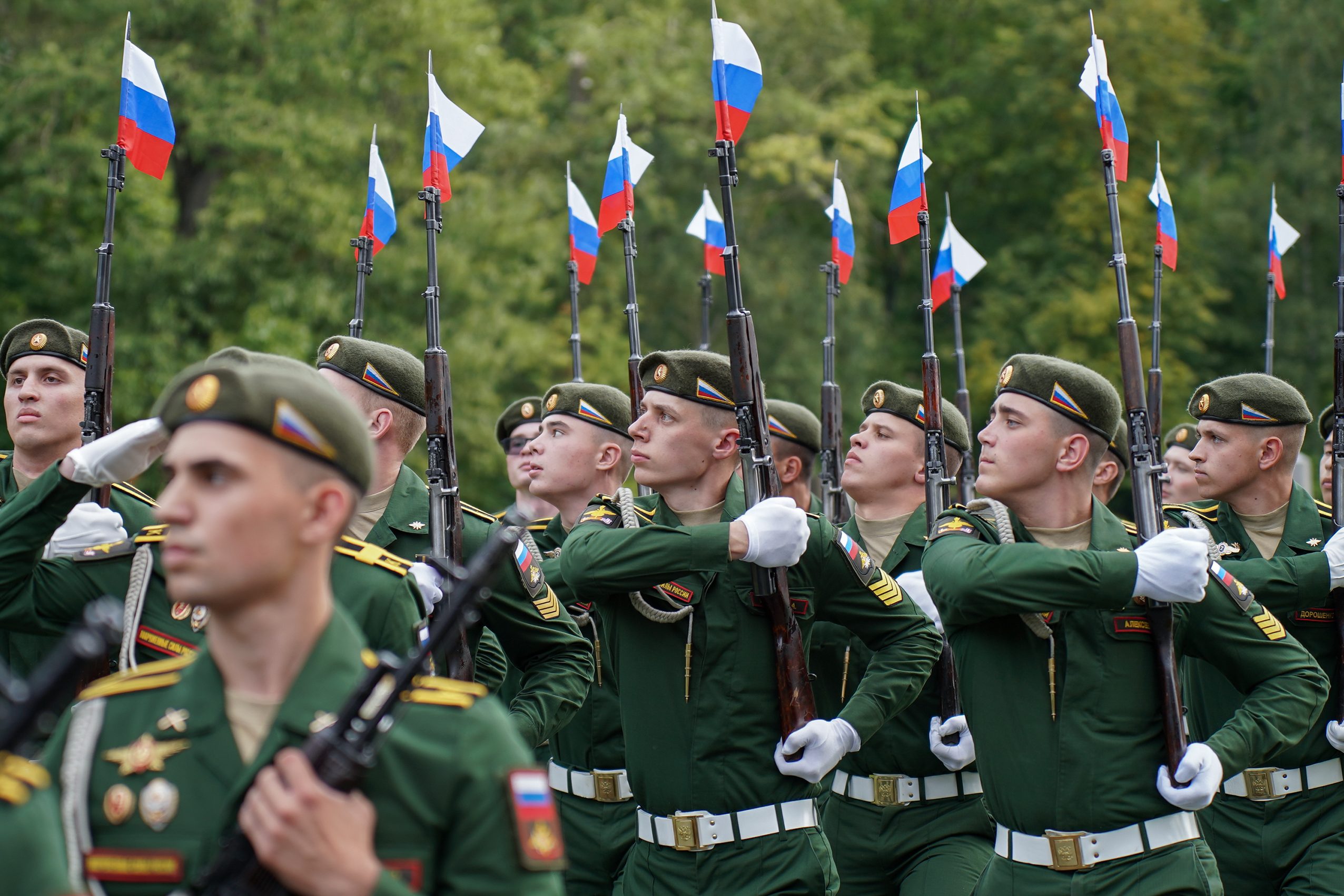 Владимир Носов на Богословском кладбище почтил память жертв блокады Ленинграда