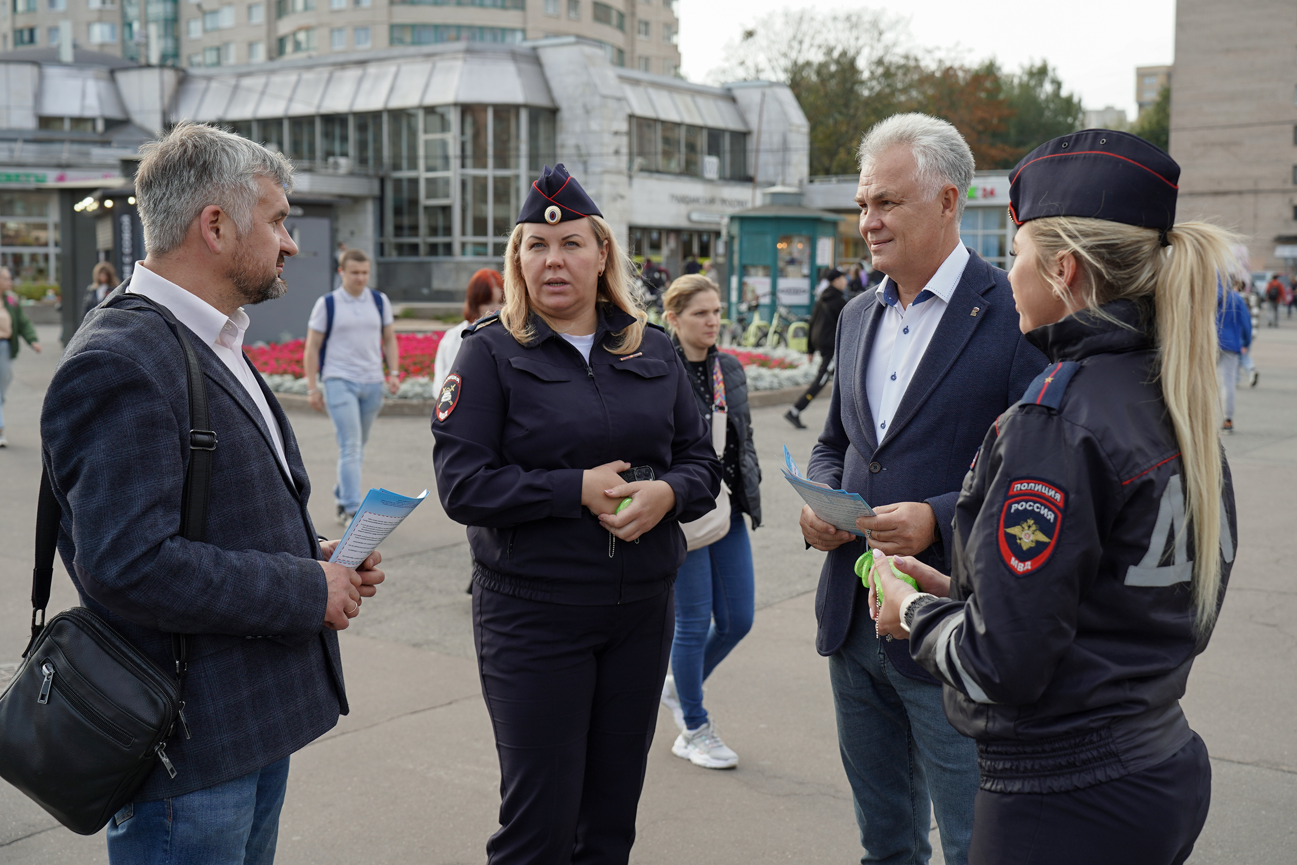 В МО 21 проведена уличная акция «Безопасные Дороги»