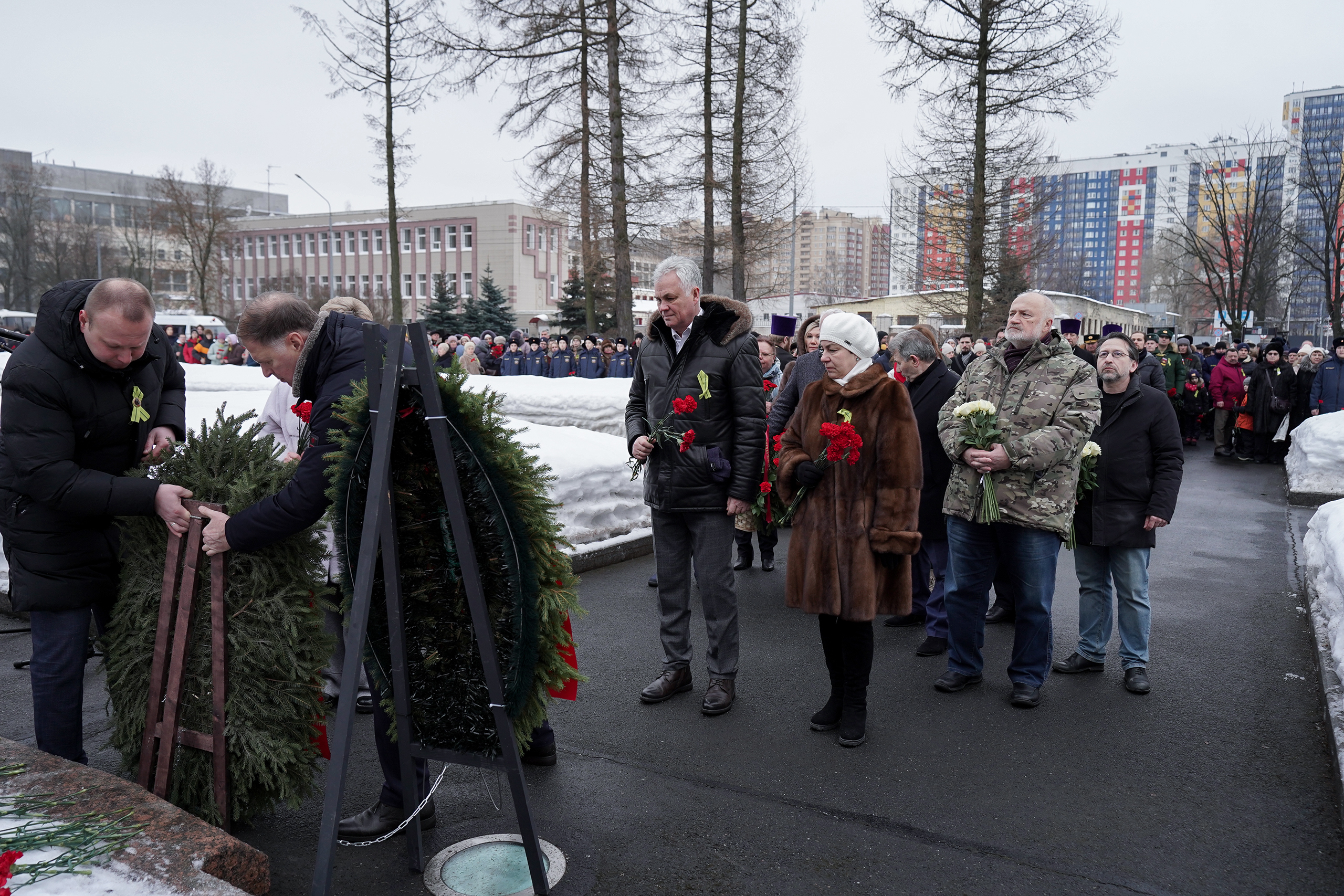 Торжественно-траурная церемония возложения венков и цветов к братским захоронениям на Богословском кладбище