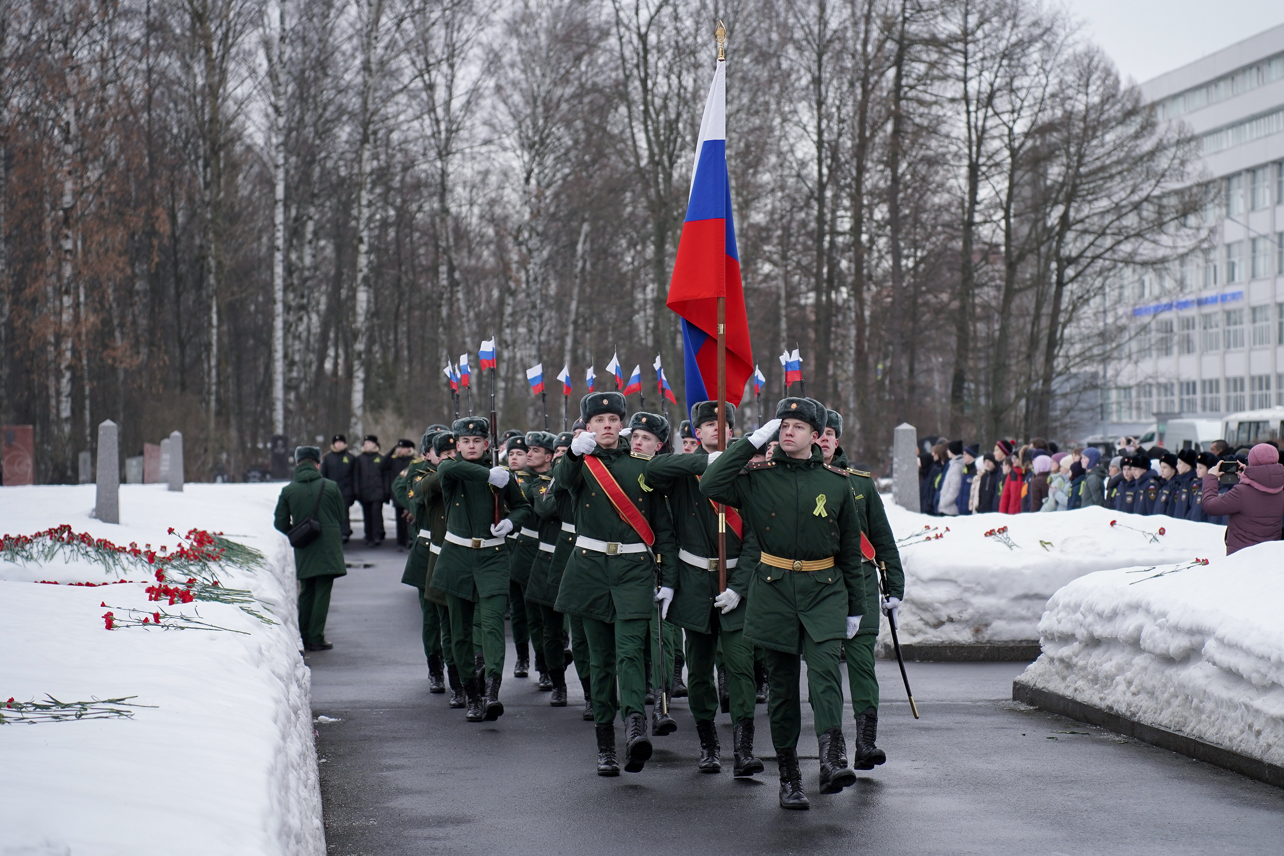 Торжественно-траурная церемония возложения венков и цветов к братским захоронениям на Богословском кладбище