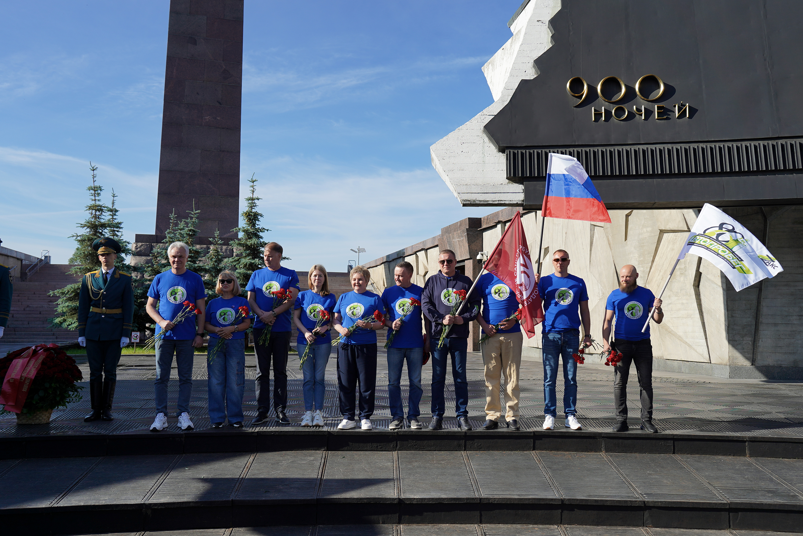 В Петербурге стартовал автопробег в поддержку героев Великой Отечественной войны и участников спецоперации