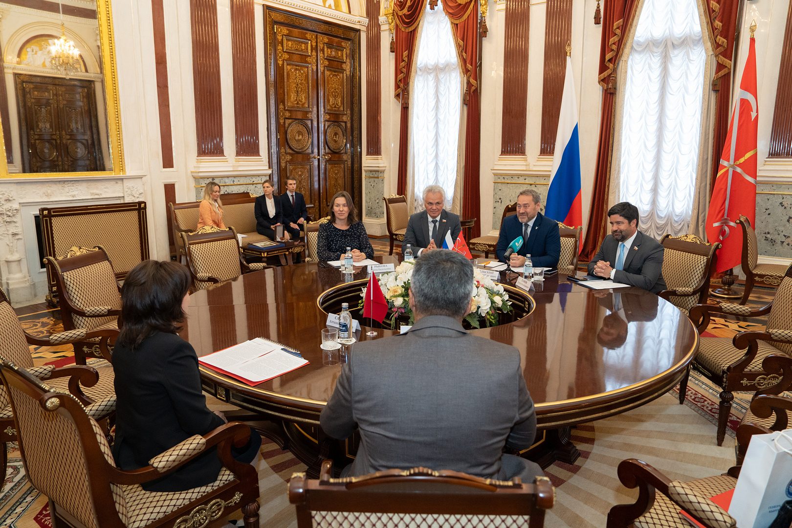 Спикер петербургского парламента провёл встречу с Генеральным консулом Киргизской Республики в Санкт-Петербурге