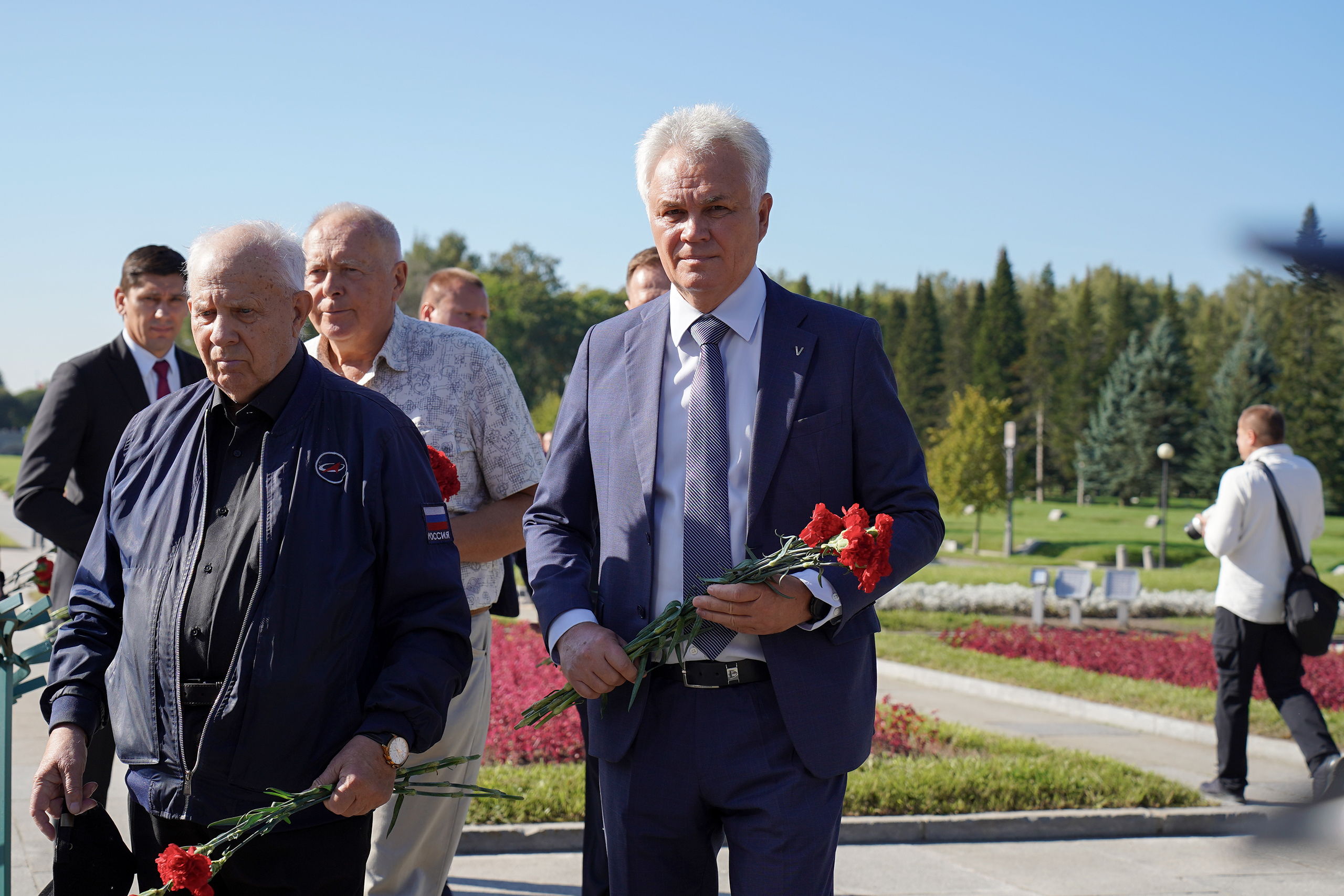 На Пискарёвском кладбище почтили память жертв блокады Ленинграда